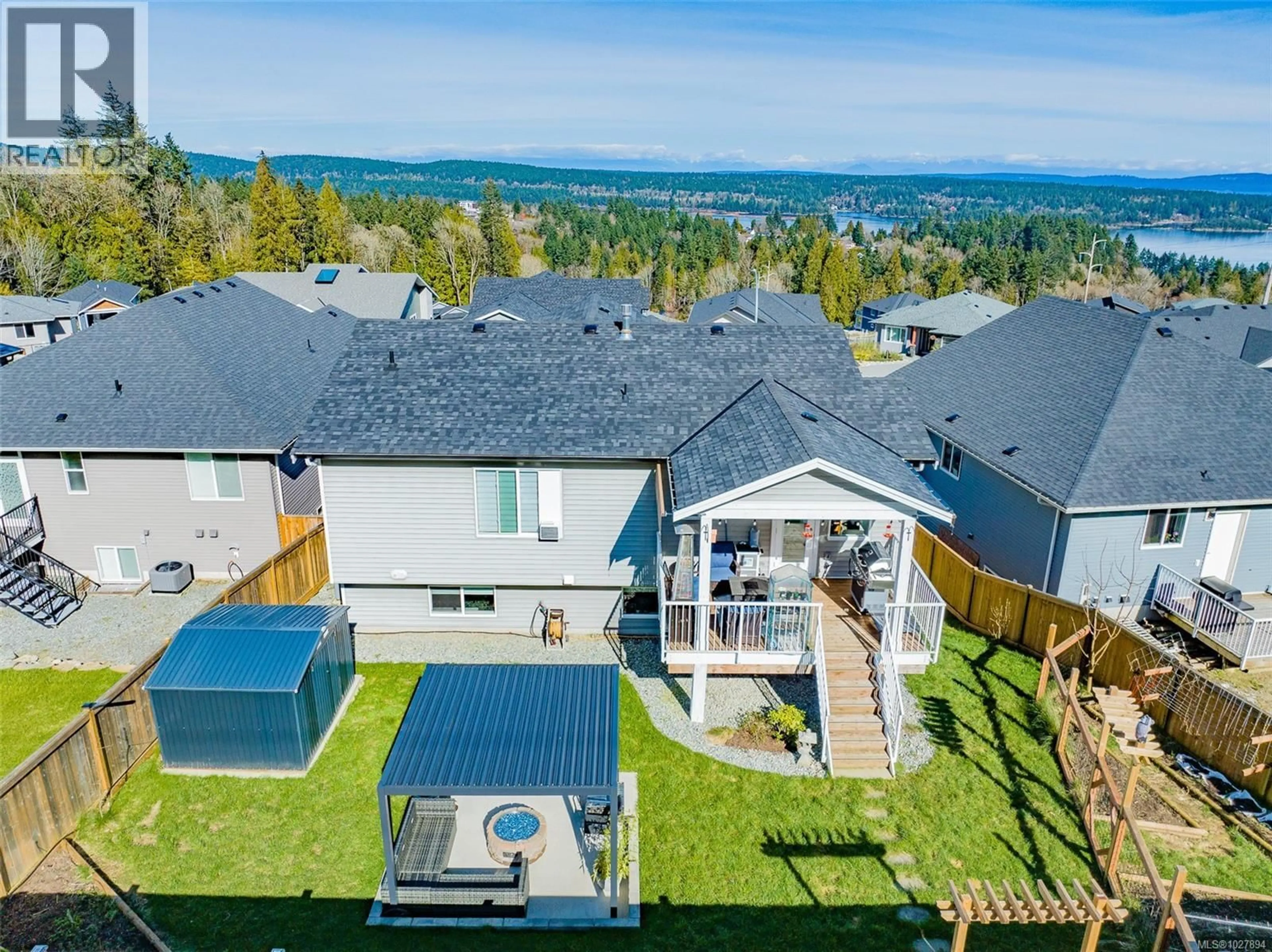 A pic from outside/outdoor area/front of a property/back of a property/a pic from drone, mountain view for 628 JOHN WILSON PLACE, Ladysmith British Columbia V9G0B8