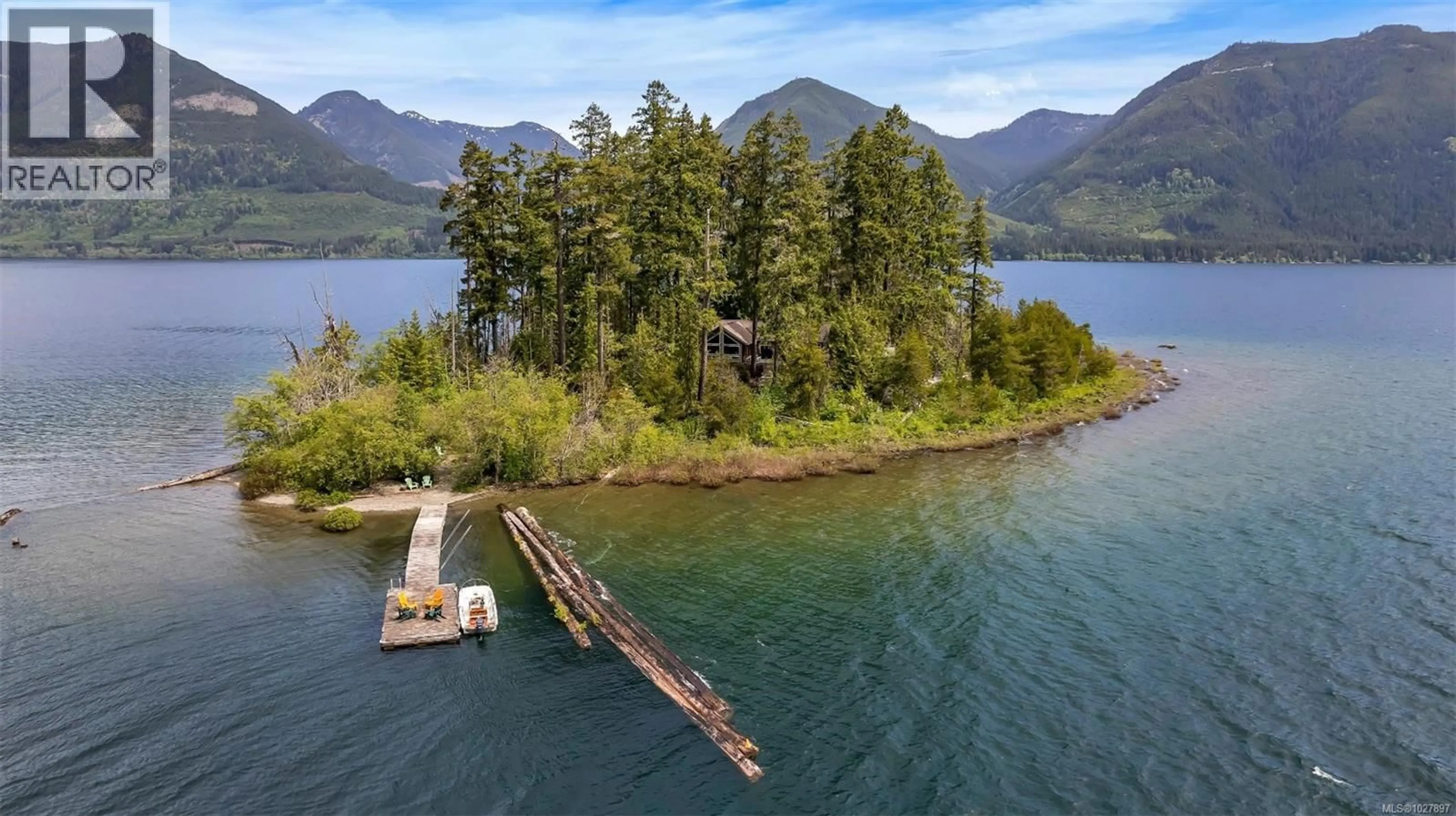 A pic from outside/outdoor area/front of a property/back of a property/a pic from drone, water/lake/river/ocean view for 7 ISLAND #7, See Remarks British Columbia V0R2G0