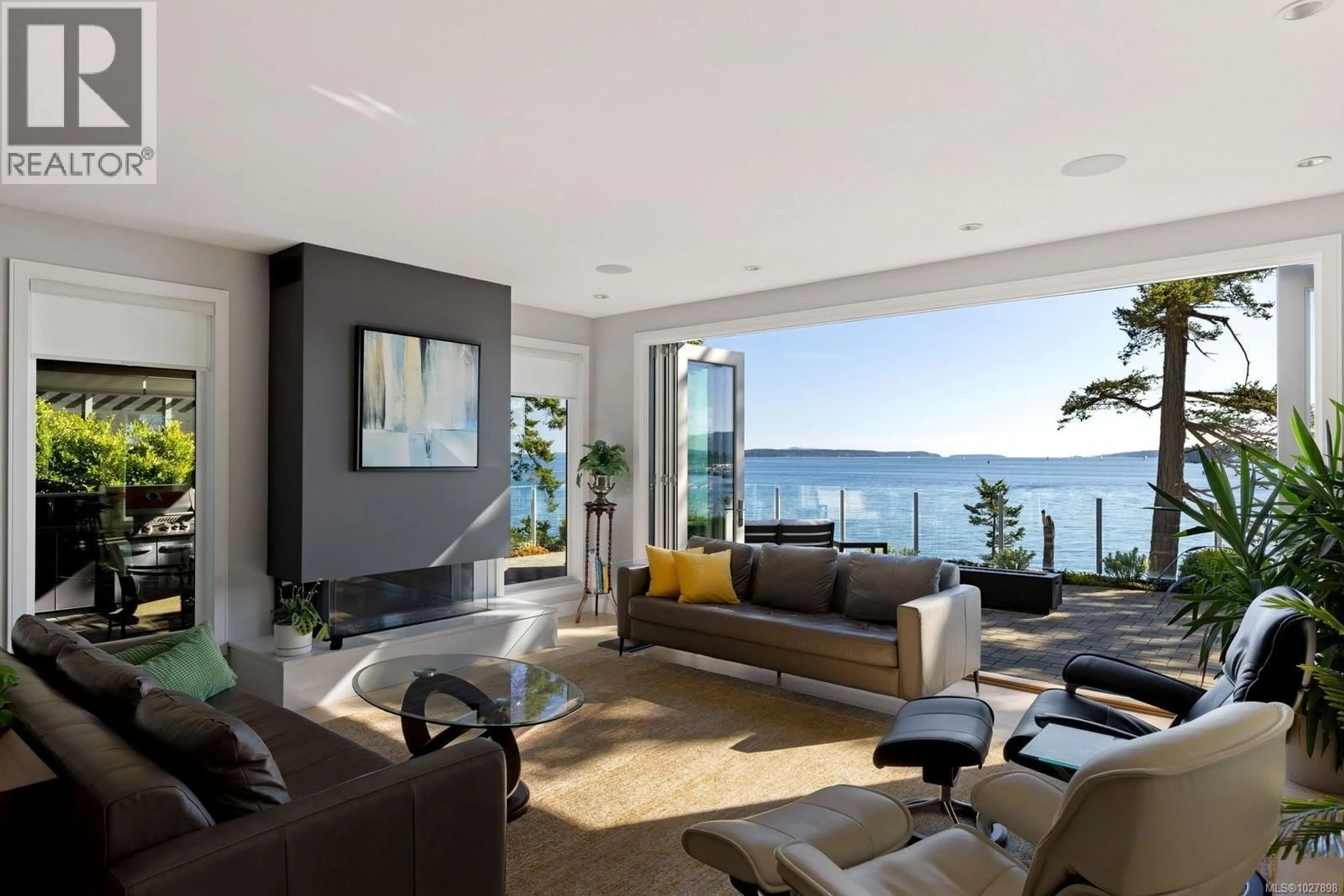 Living room with furniture, unknown for 2355 TRYON ROAD, North Saanich British Columbia V8L5H8