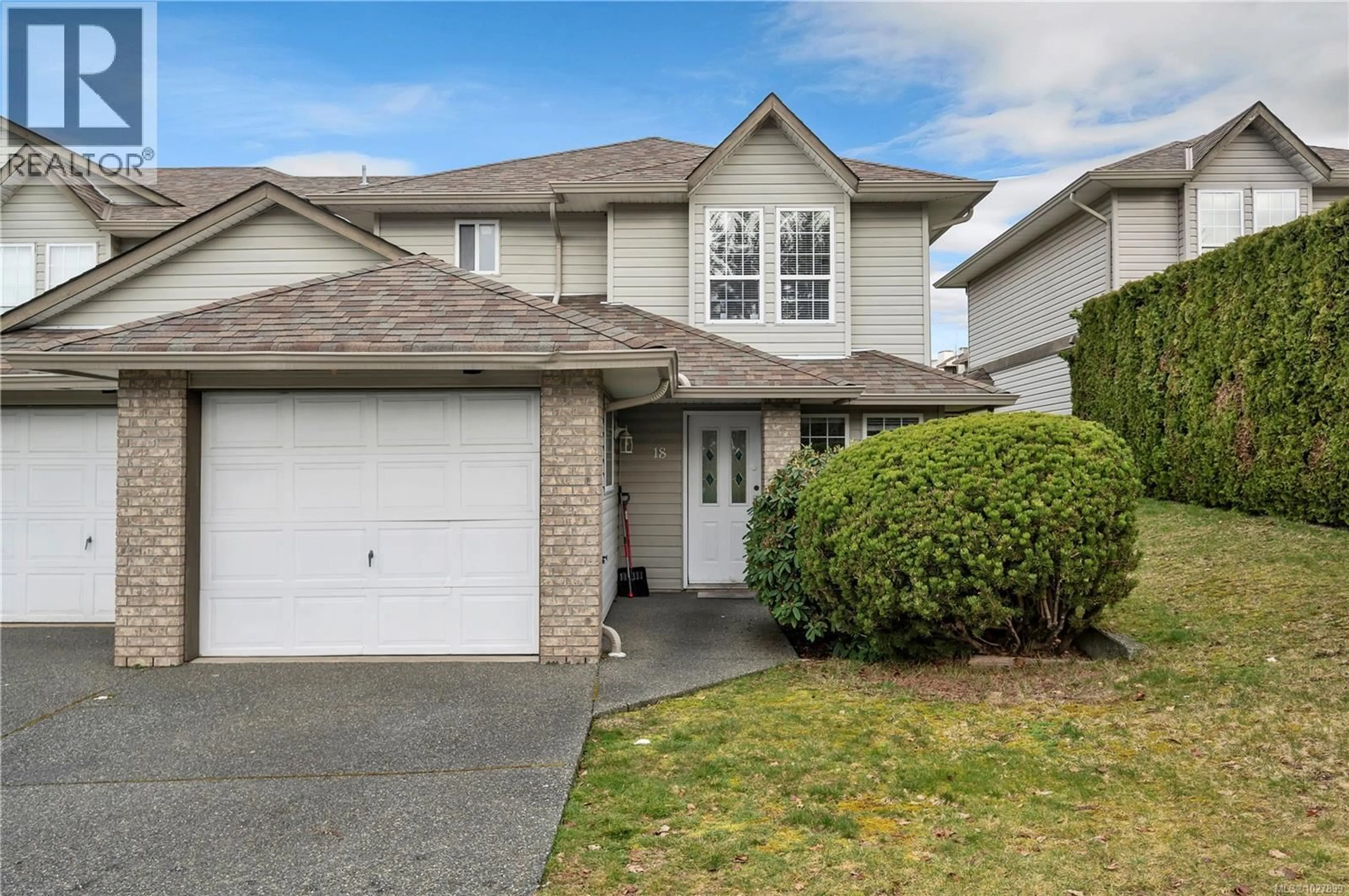 Home with vinyl exterior material, street for 18 - 772 ROBRON ROAD, Campbell River British Columbia V9W7Y9