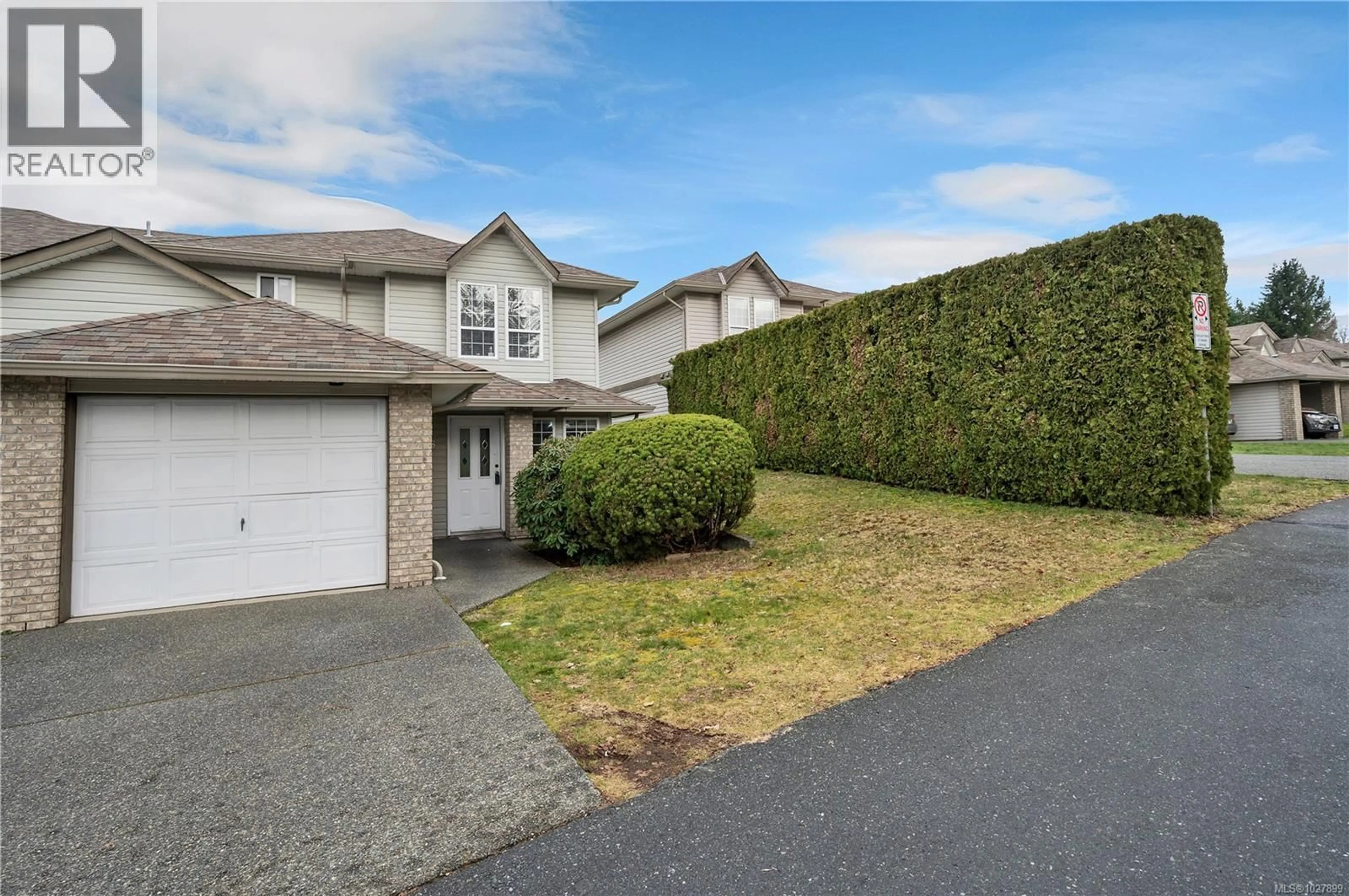 A pic from outside/outdoor area/front of a property/back of a property/a pic from drone, street for 18 - 772 ROBRON ROAD, Campbell River British Columbia V9W7Y9