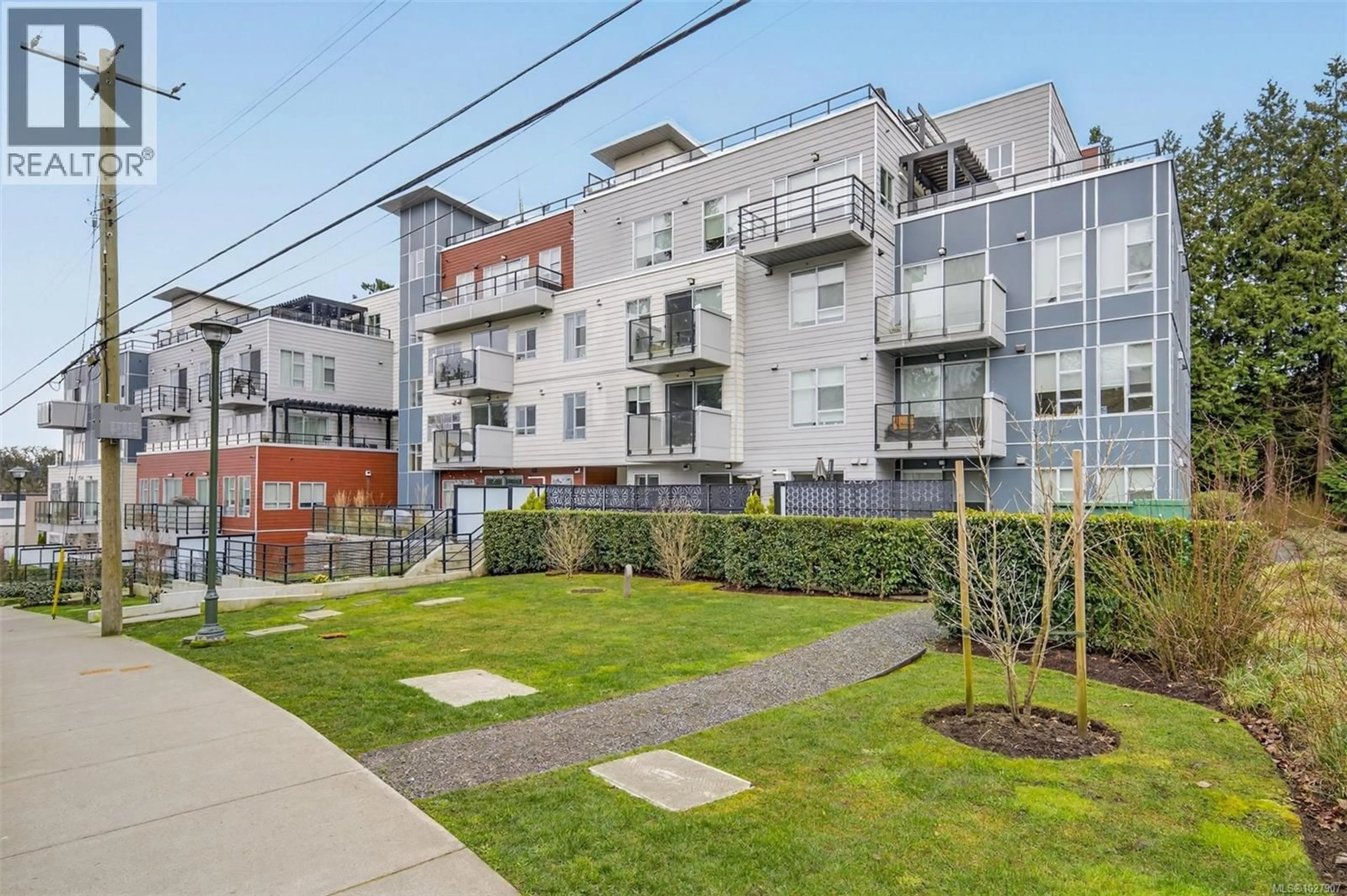 Patio, street for 303 - 1450 GLENTANA ROAD, View Royal British Columbia V9A2P8