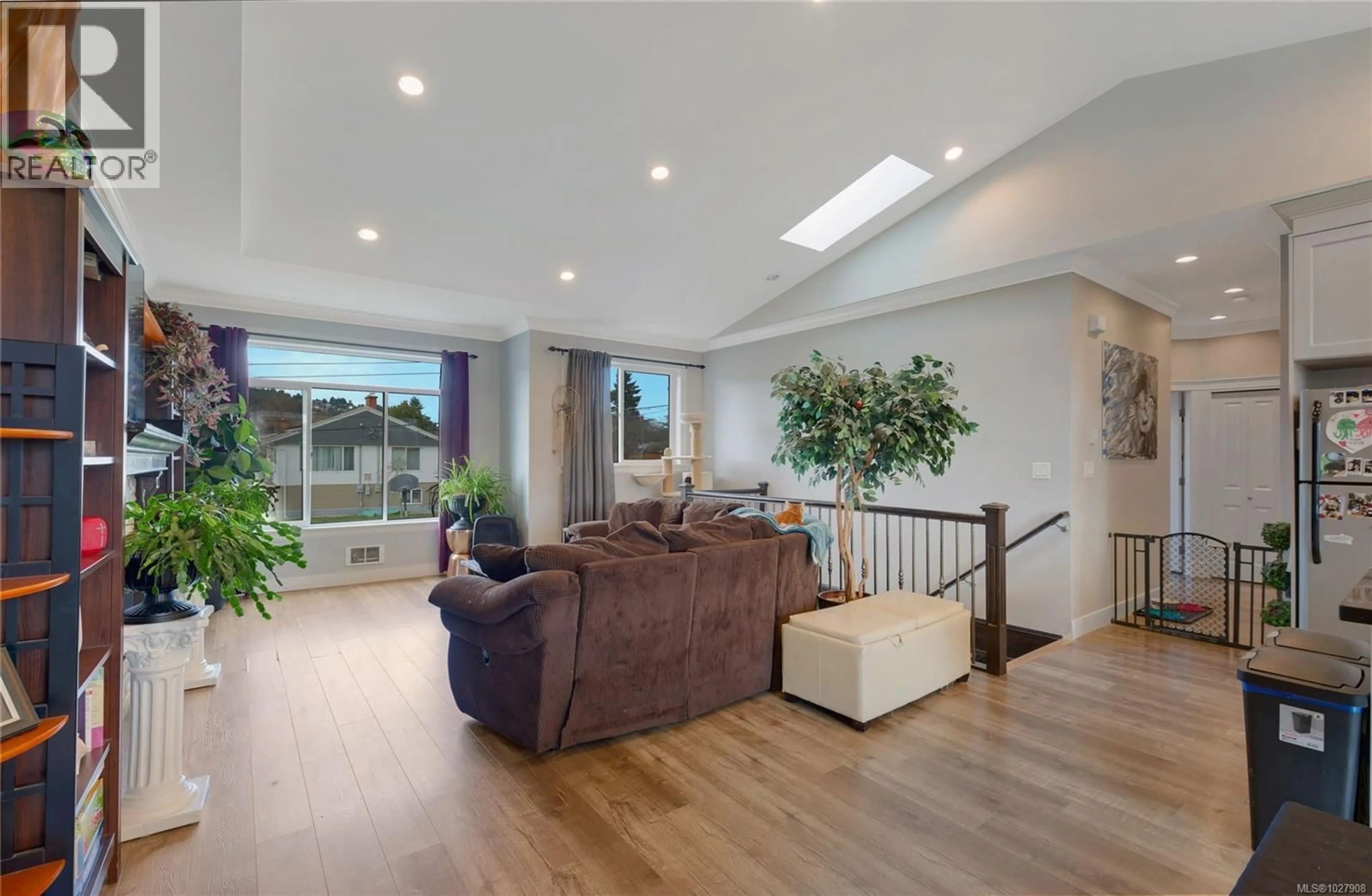 Living room with furniture, unknown for 364 GEORGIA AVENUE, Nanaimo British Columbia V9R3V8