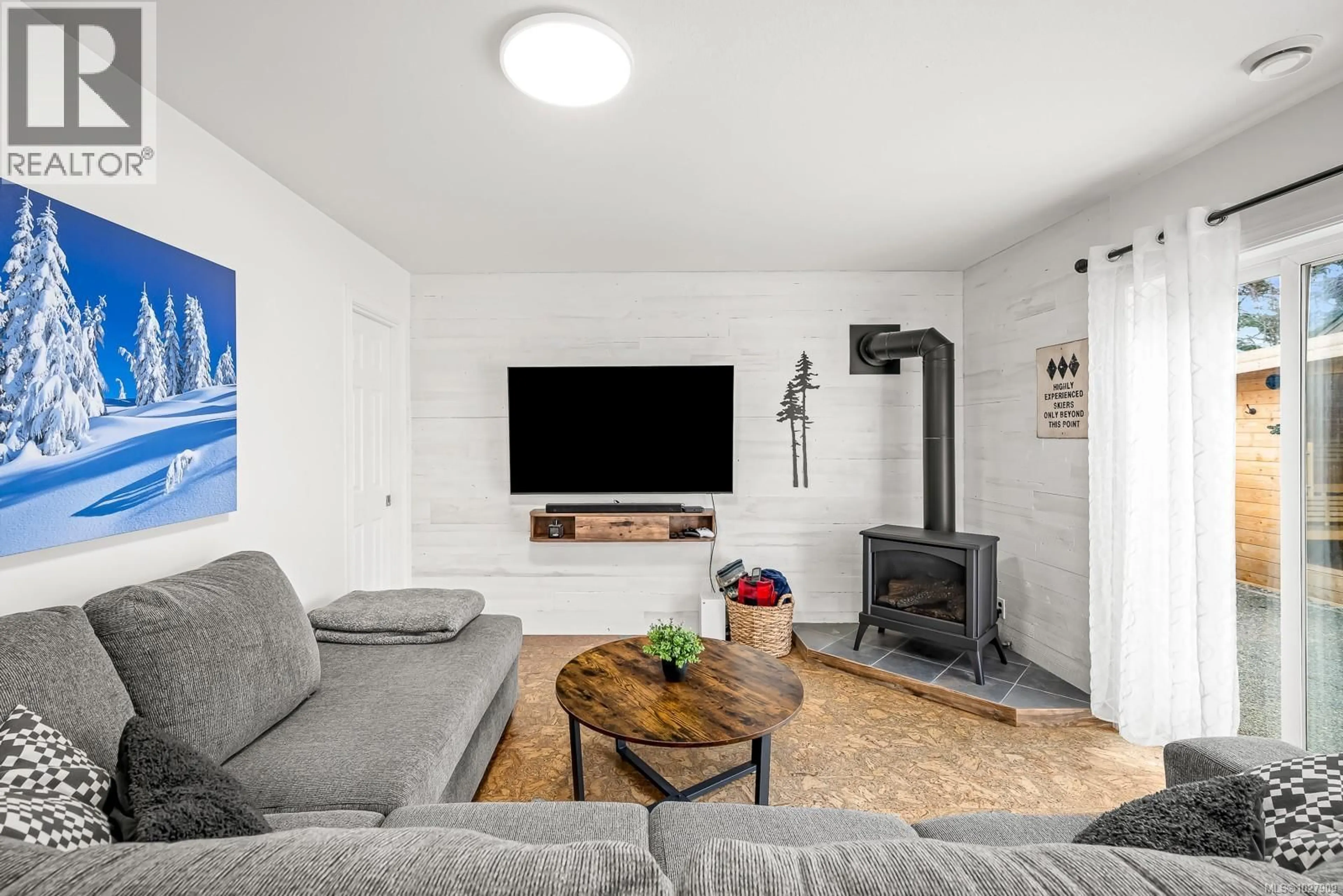 Living room with furniture, unknown for 502 DEERWOOD PLACE, Comox British Columbia V9M4G3