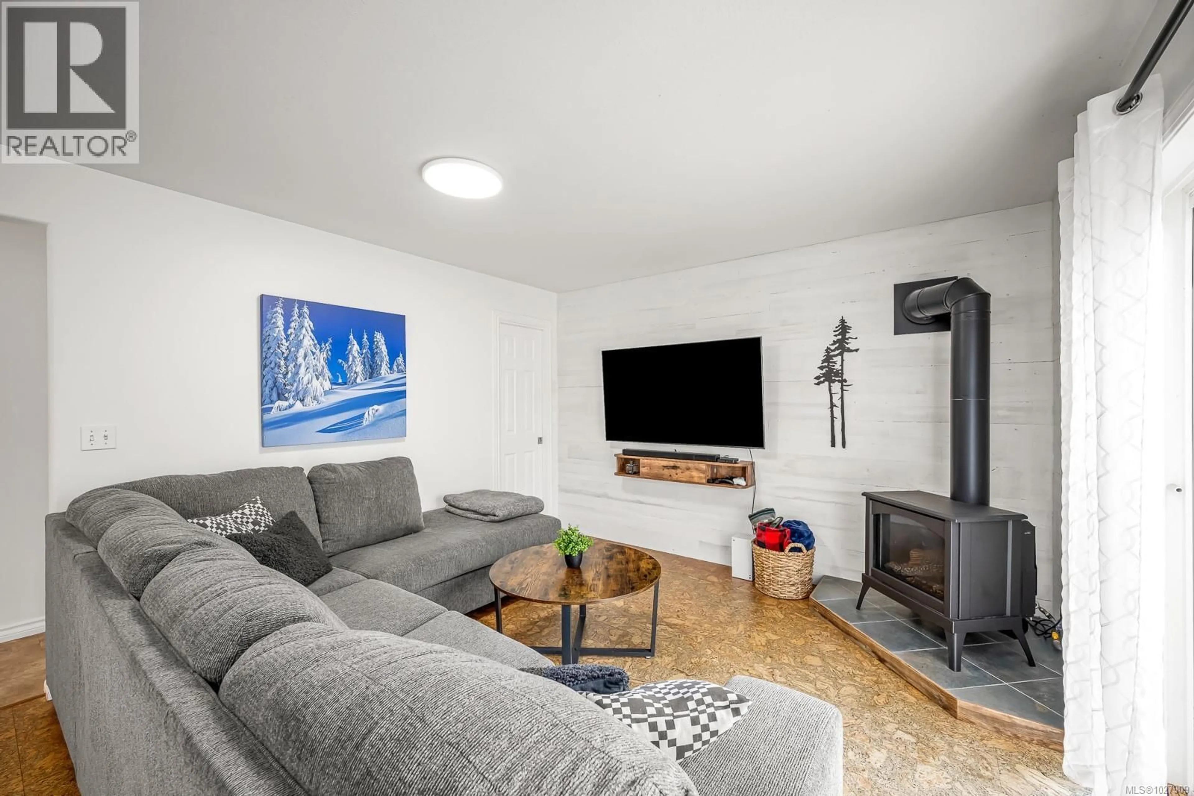 Living room with furniture, unknown for 502 DEERWOOD PLACE, Comox British Columbia V9M4G3