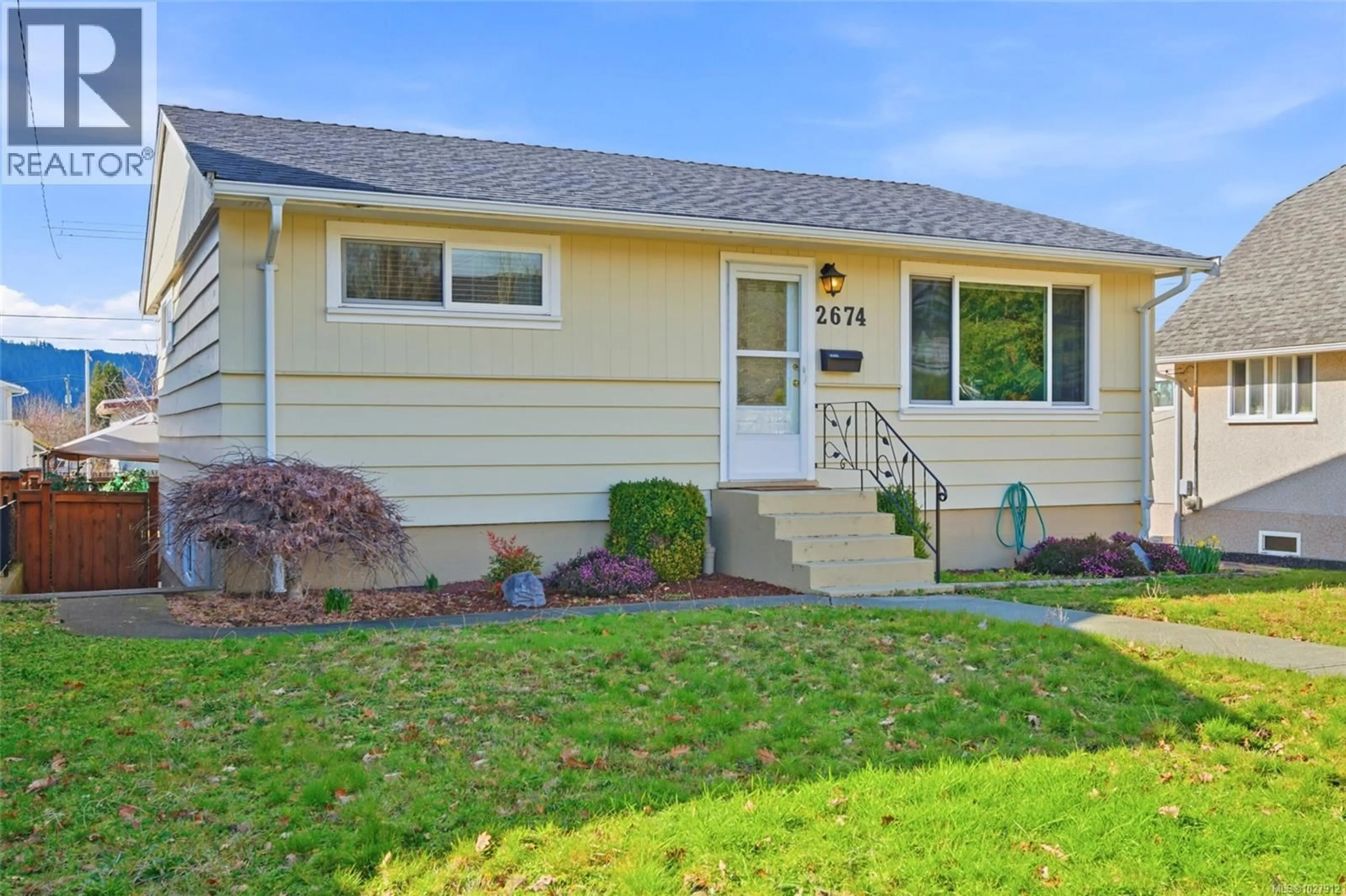 Home with vinyl exterior material, street for 2674 10TH AVENUE, Port Alberni British Columbia V9Y2P3