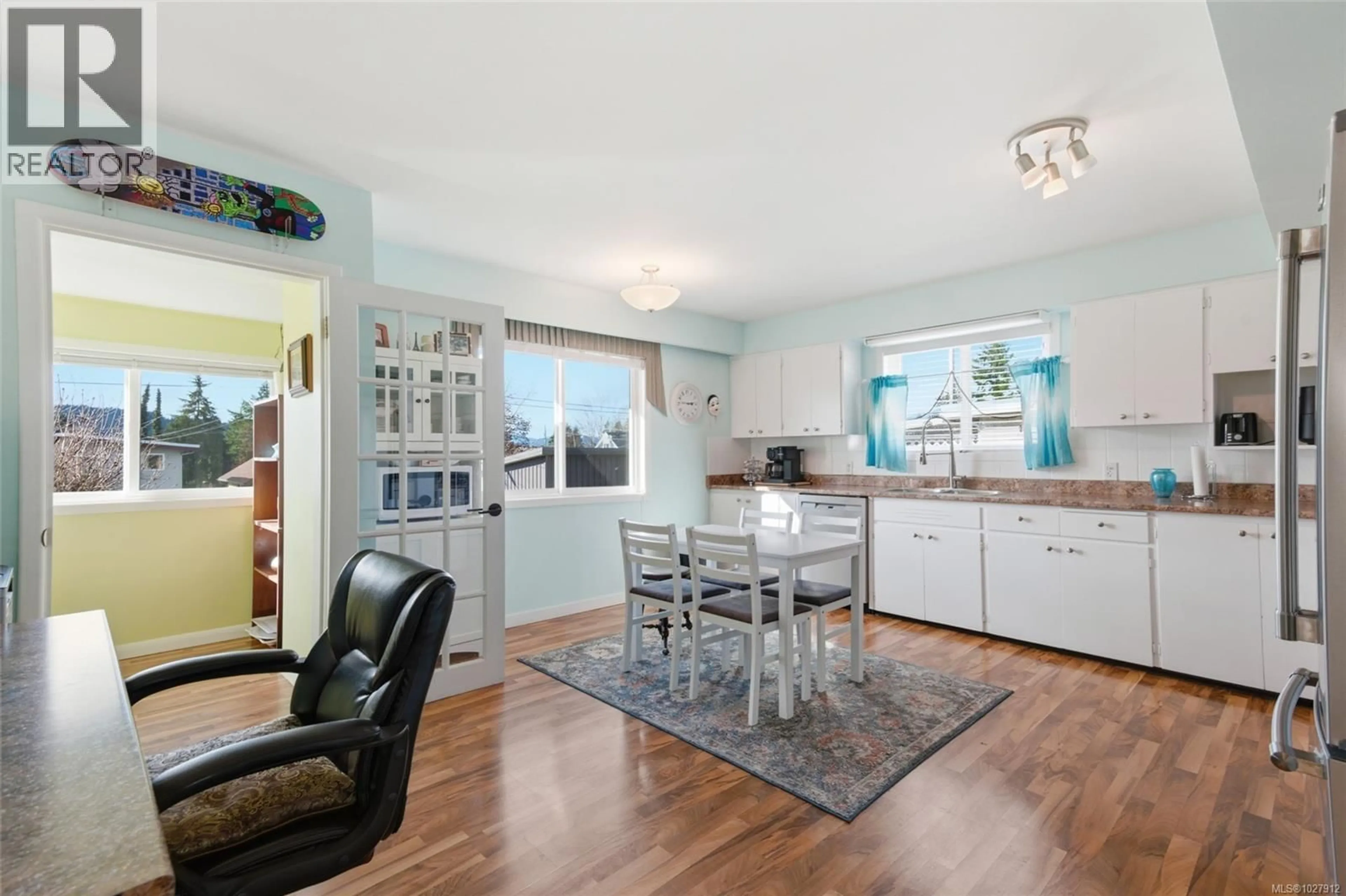 Open concept kitchen, wood/laminate floor for 2674 10TH AVENUE, Port Alberni British Columbia V9Y2P3