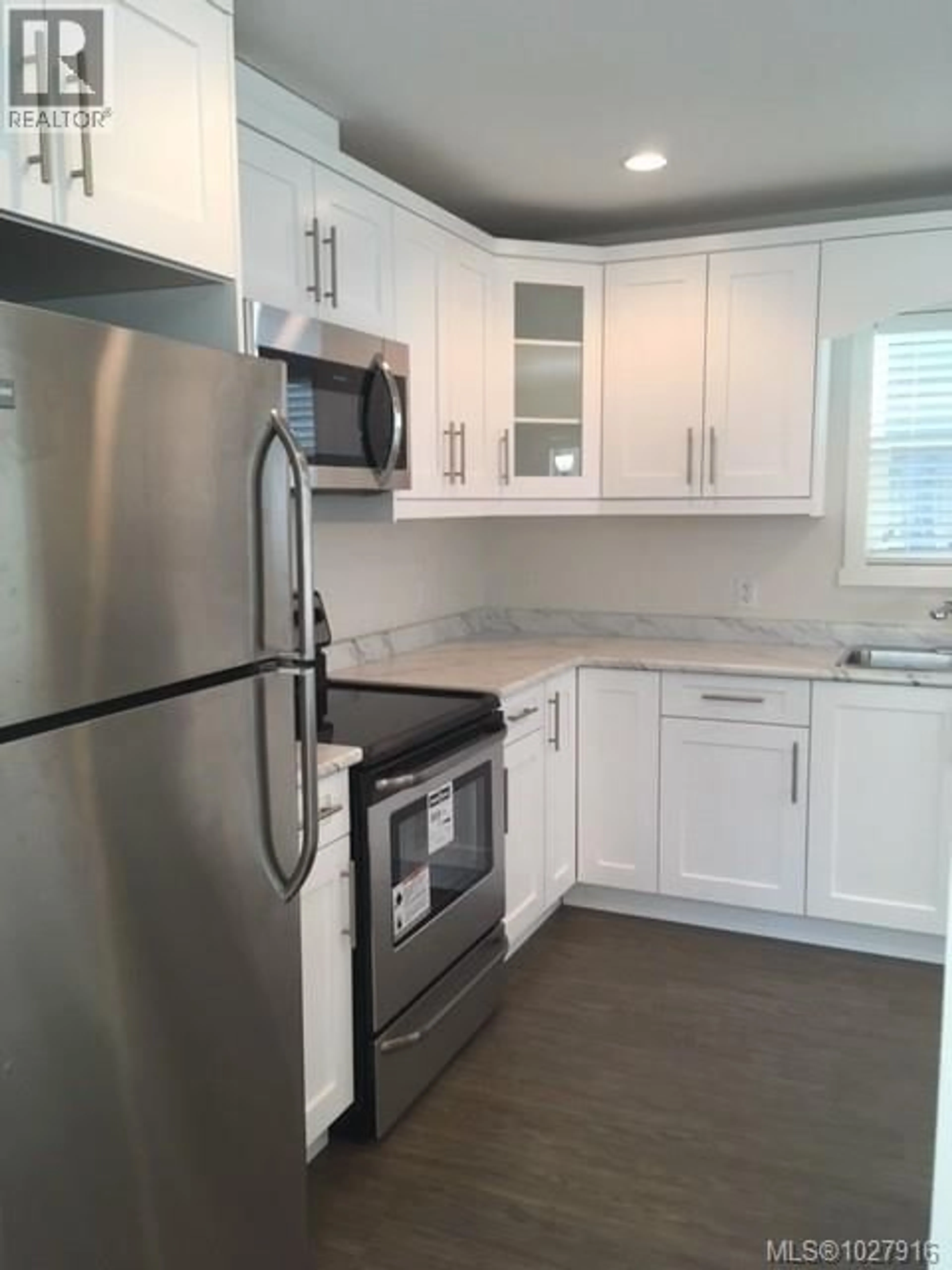 Standard kitchen, unknown for 518 STEEVES ROAD, Nanaimo British Columbia V9R0H8