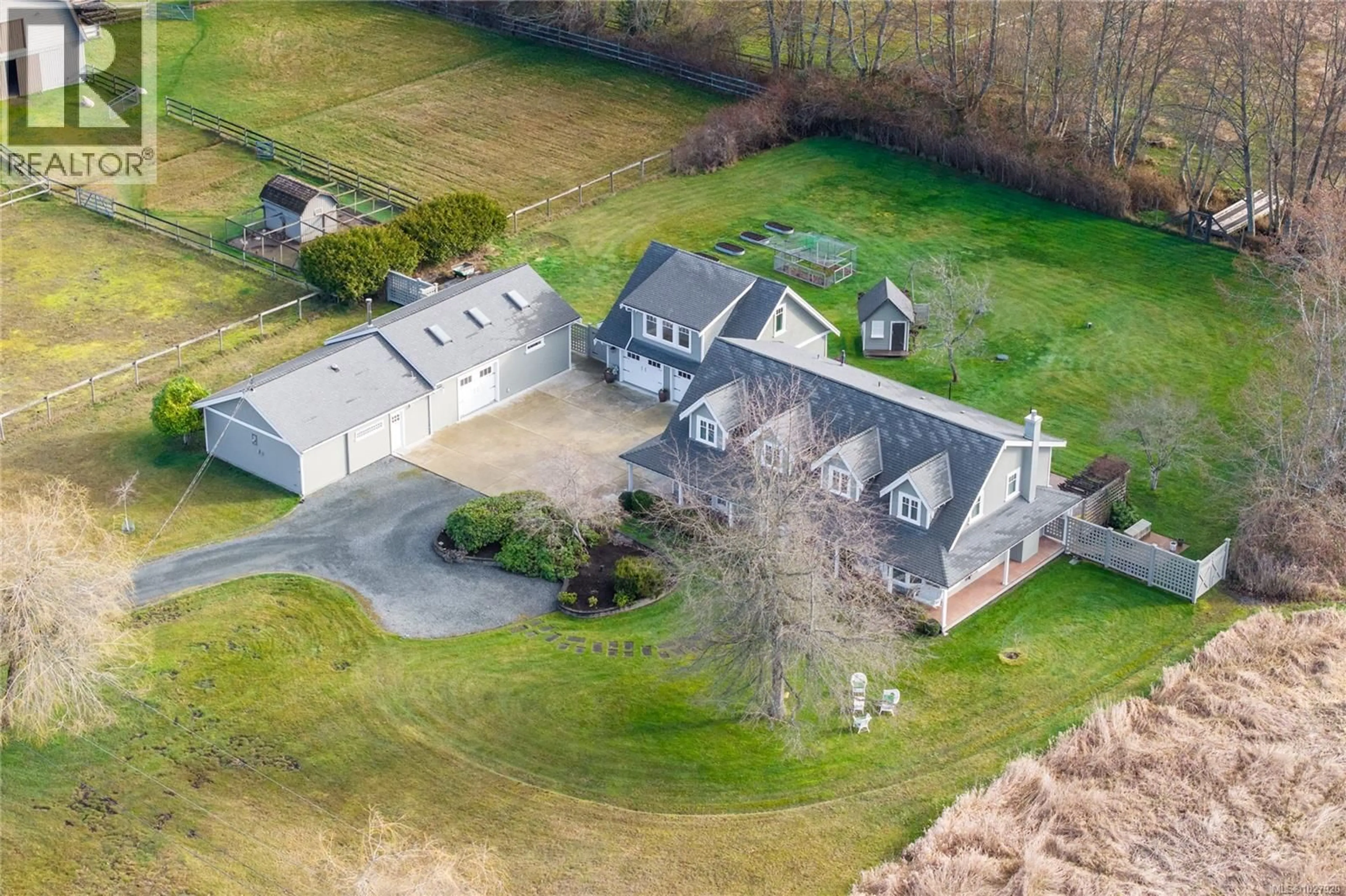 A pic from outside/outdoor area/front of a property/back of a property/a pic from drone, building for 766 HEMSWORTH ROAD, Qualicum Beach British Columbia V9K1R1