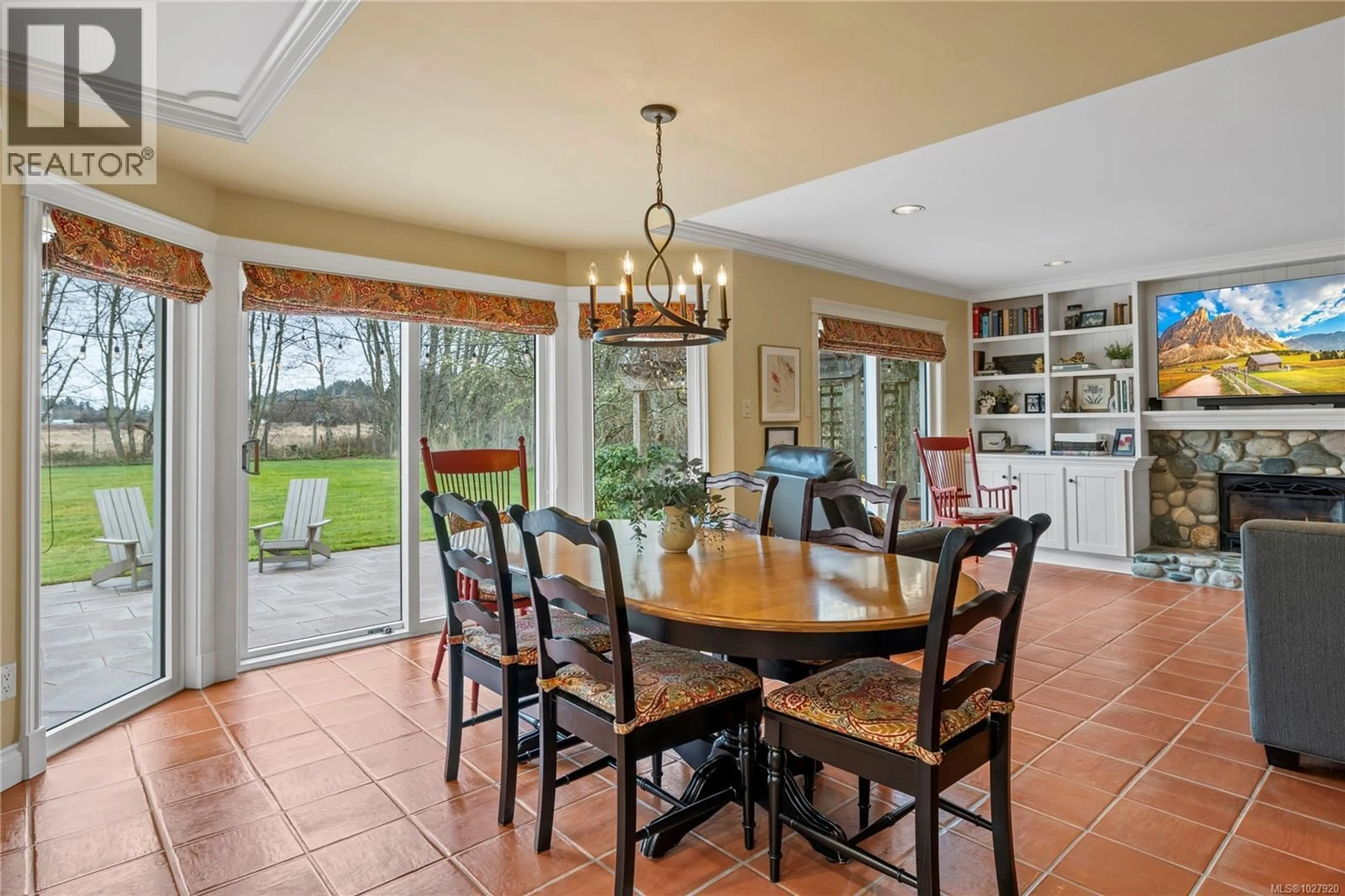 Dining room, ceramic/tile floor for 766 HEMSWORTH ROAD, Qualicum Beach British Columbia V9K1R1