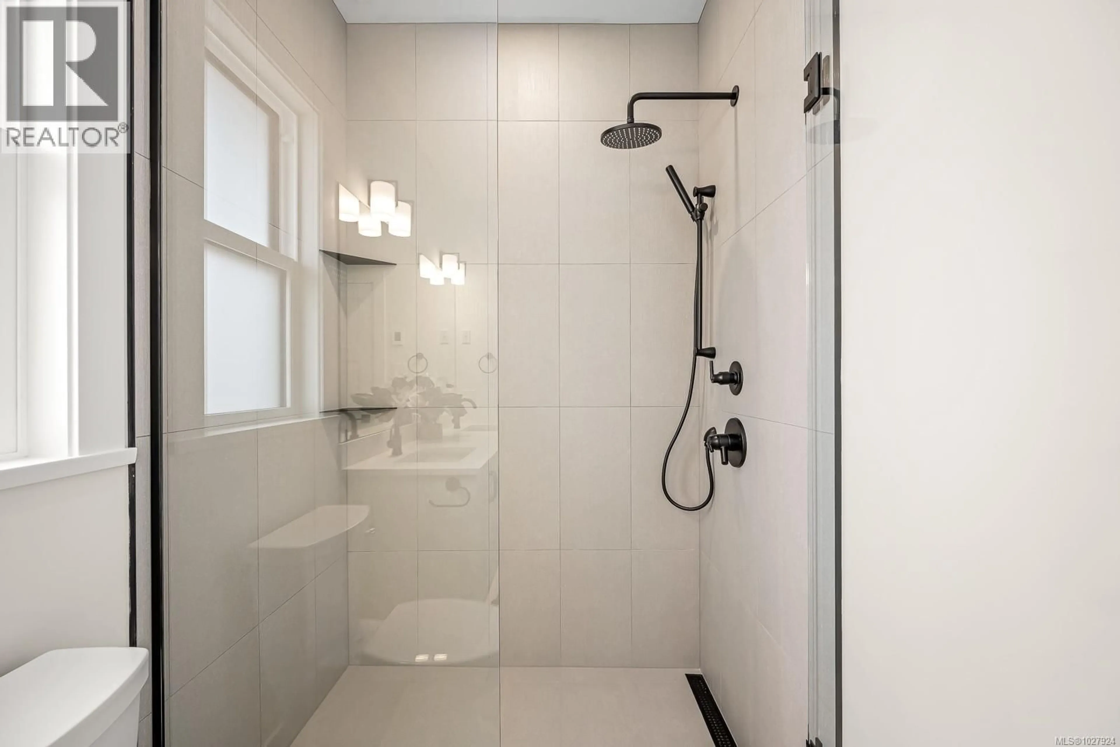 Contemporary bathroom, ceramic/tile floor for SL8 - 865 GRUMMAN PLACE, Comox British Columbia V9M4H9