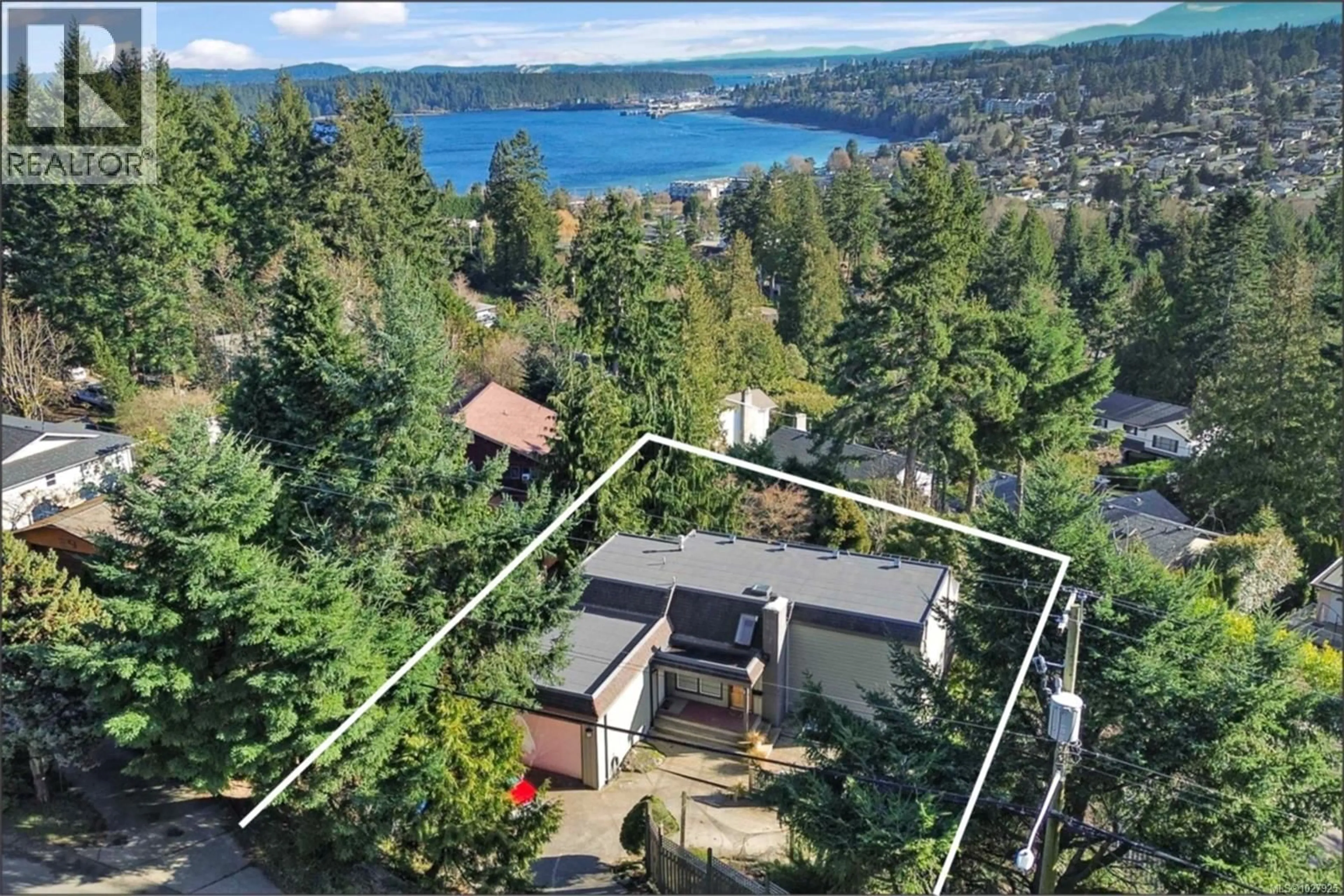 A pic from outside/outdoor area/front of a property/back of a property/a pic from drone, water/lake/river/ocean view for 3269 SMUGGLERS HILL DRIVE, Nanaimo British Columbia V9T3V2
