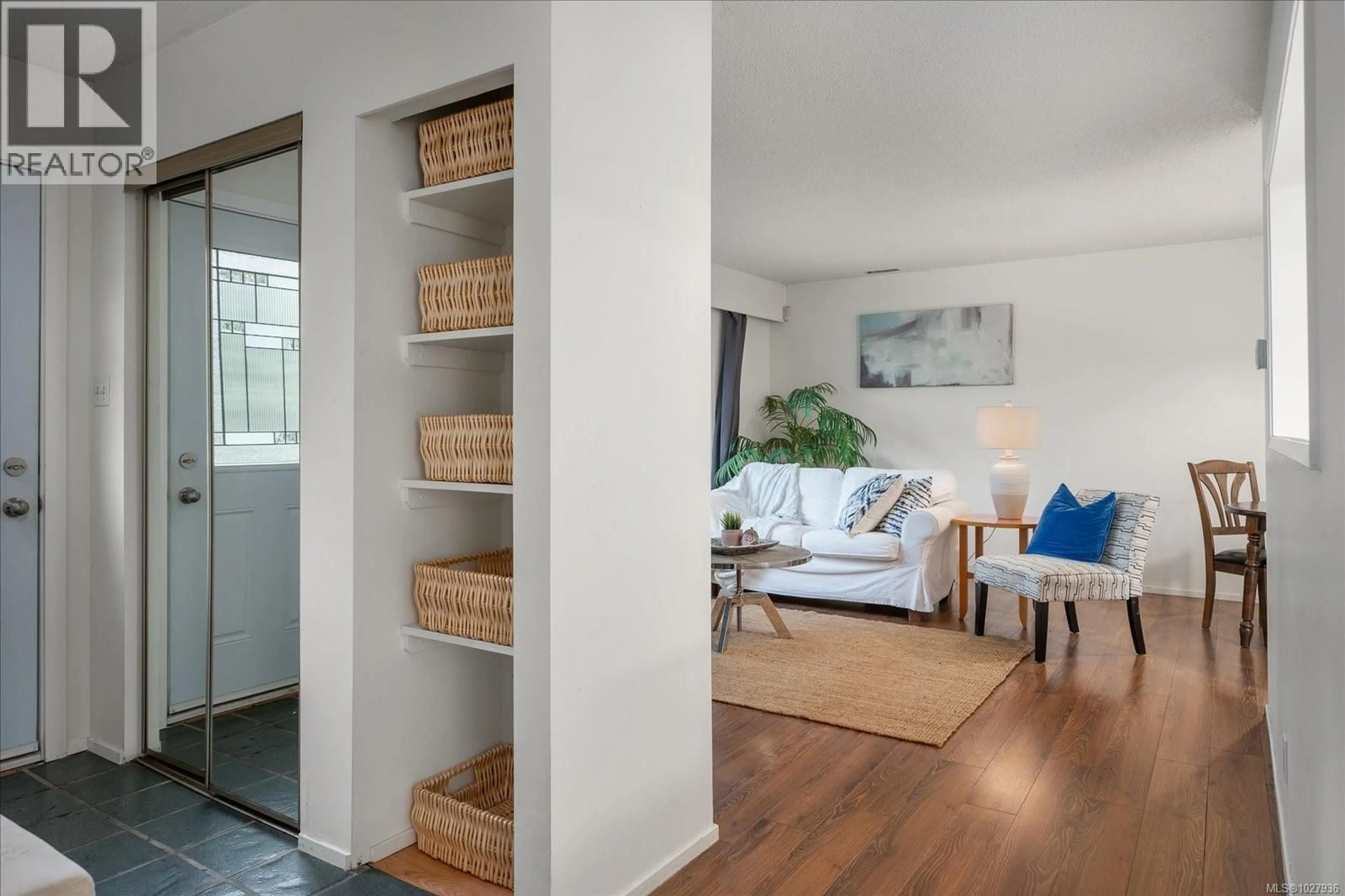 Indoor entryway for 2624 WILLOW GROUSE CRESCENT, Nanaimo British Columbia V9T3T6