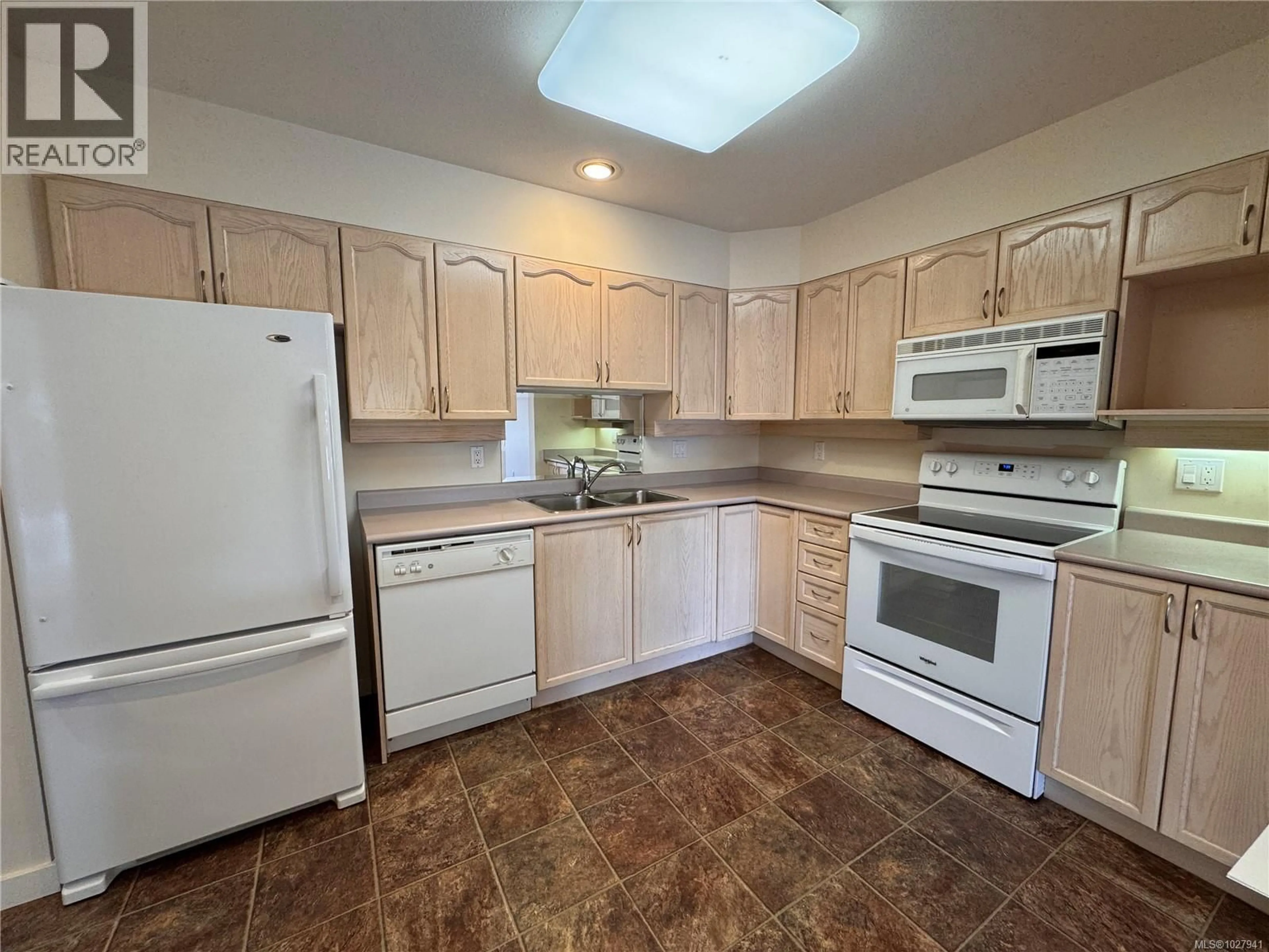 Standard kitchen, ceramic/tile floor for 26 - 2055 GALERNO ROAD, Campbell River British Columbia V9W6Z1
