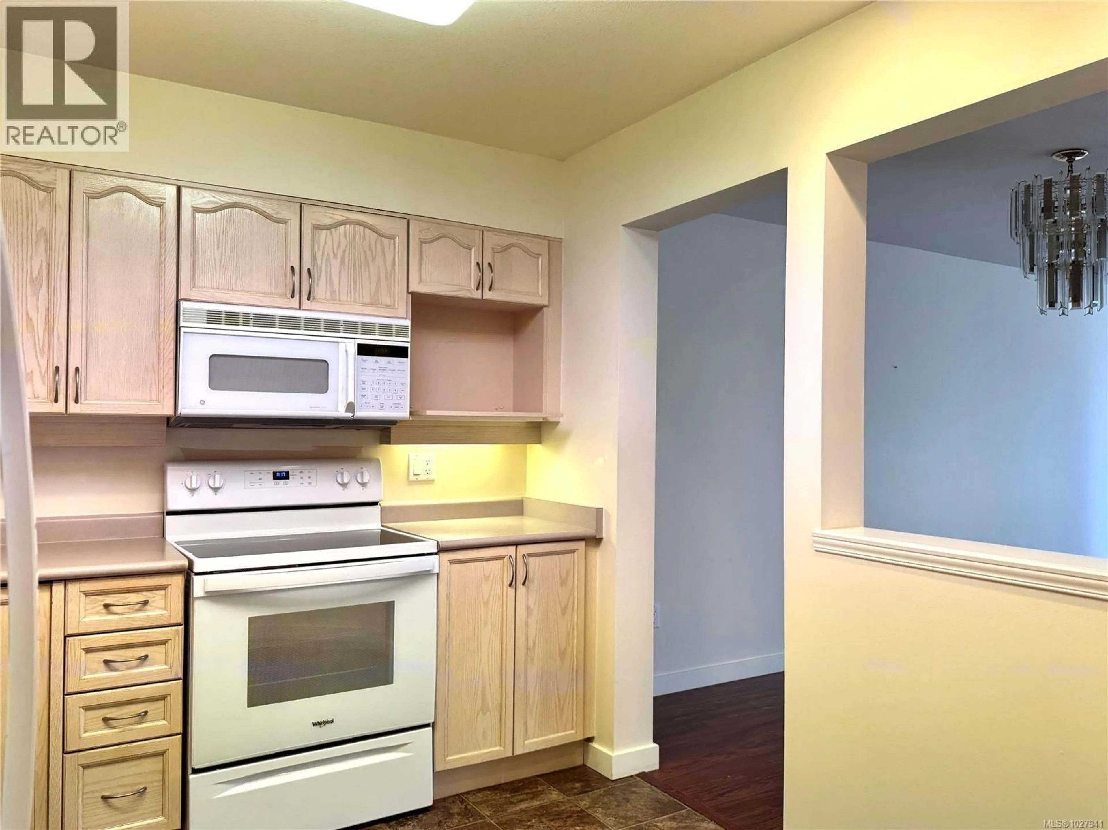 Standard kitchen, unknown for 26 - 2055 GALERNO ROAD, Campbell River British Columbia V9W6Z1