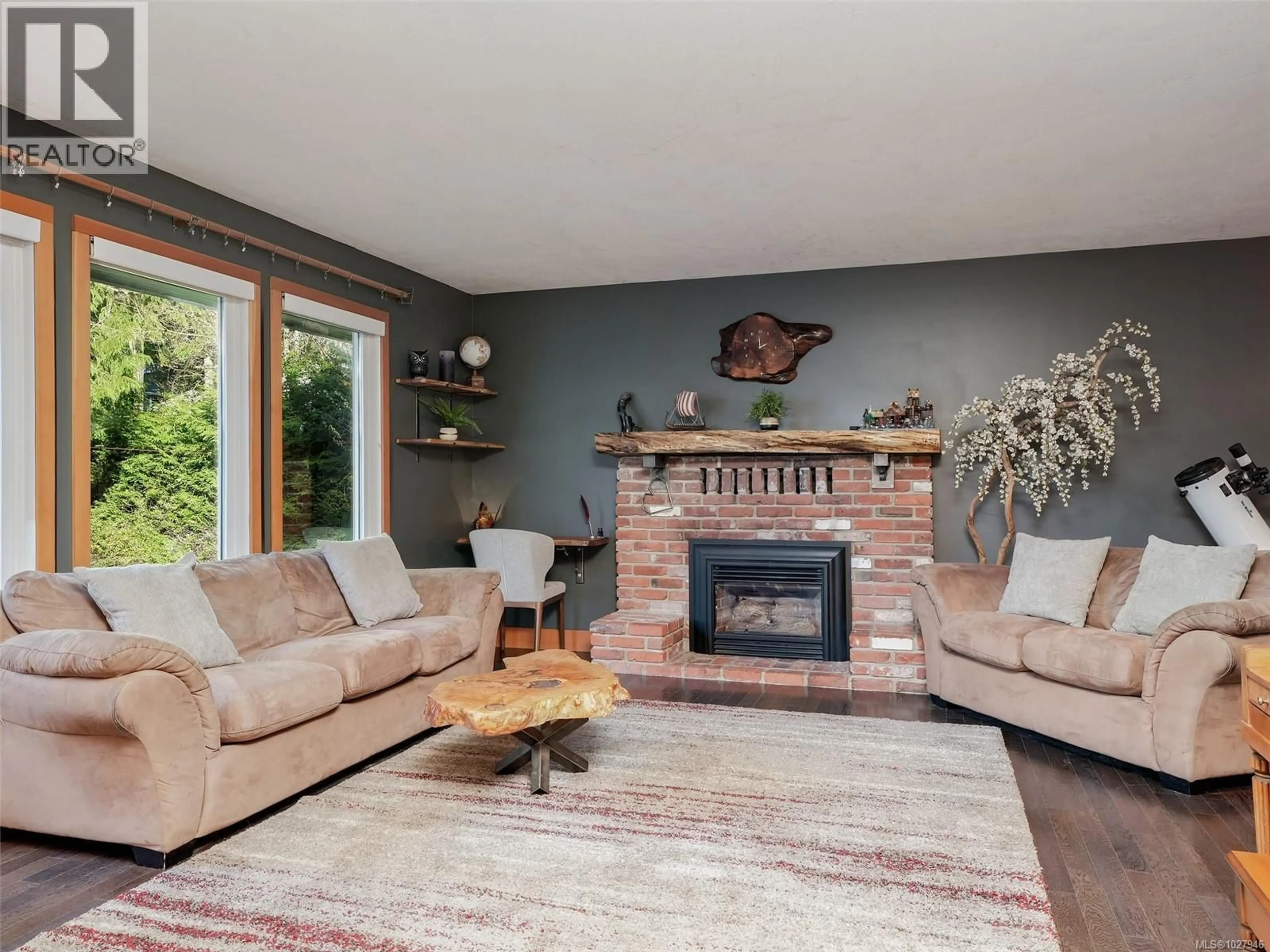 Living room with furniture, unknown for 6740 AMWELL DRIVE, Central Saanich British Columbia V8M1A4