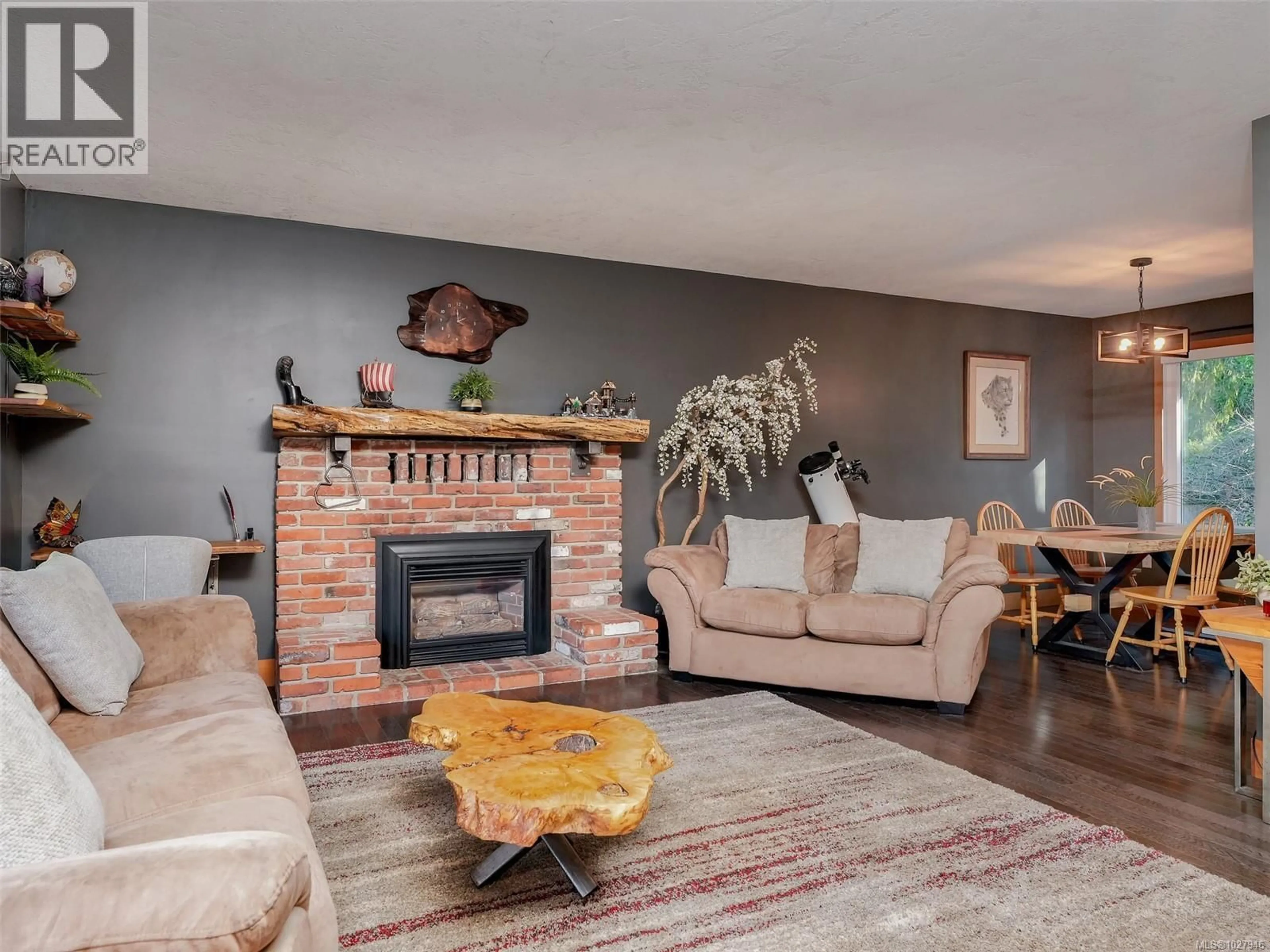 Living room with furniture, unknown for 6740 AMWELL DRIVE, Central Saanich British Columbia V8M1A4