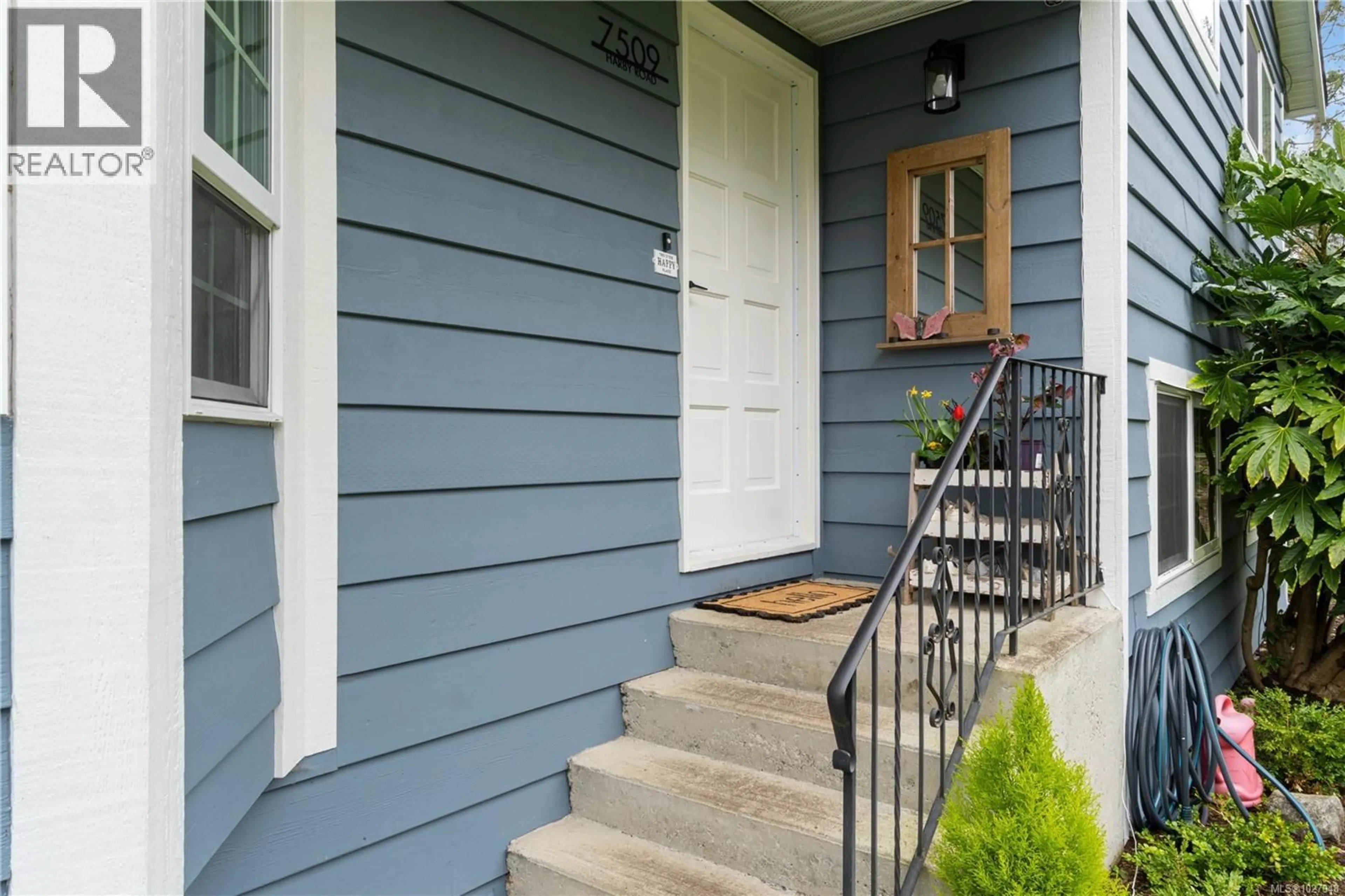 Home with vinyl exterior material, street for 7509 HARBY ROAD, Lantzville British Columbia V0R2H0