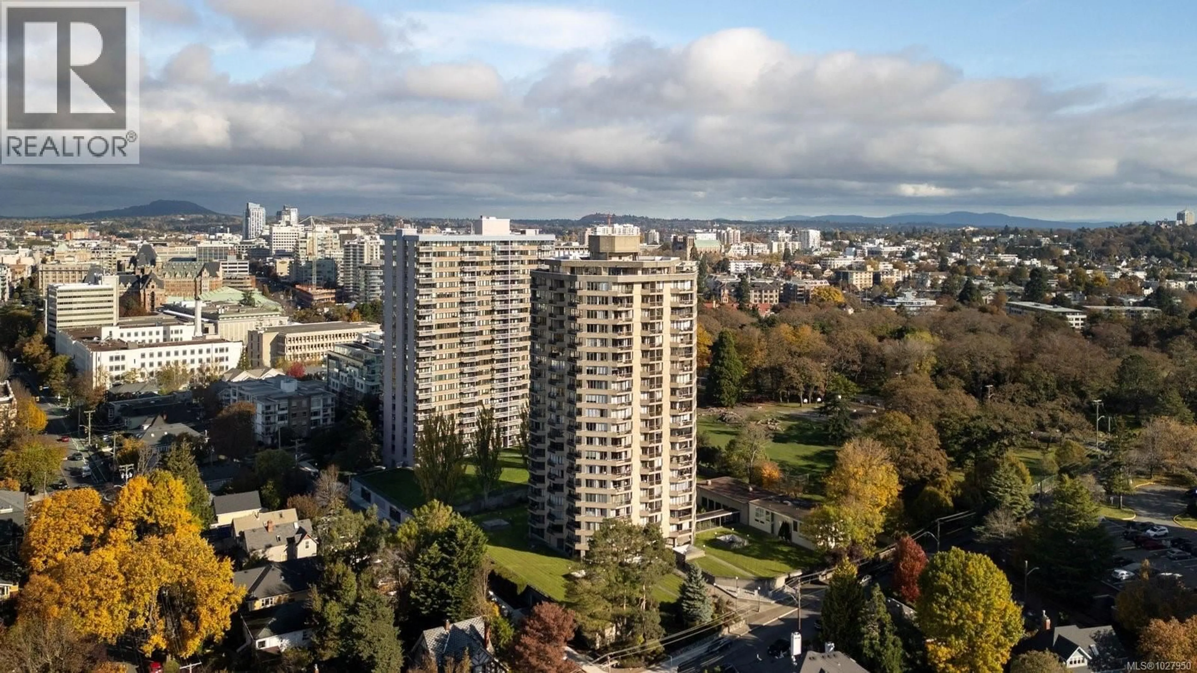 A pic from outside/outdoor area/front of a property/back of a property/a pic from drone, city buildings view from balcony for 1407 - 620 TORONTO STREET, Victoria British Columbia V8V1P7