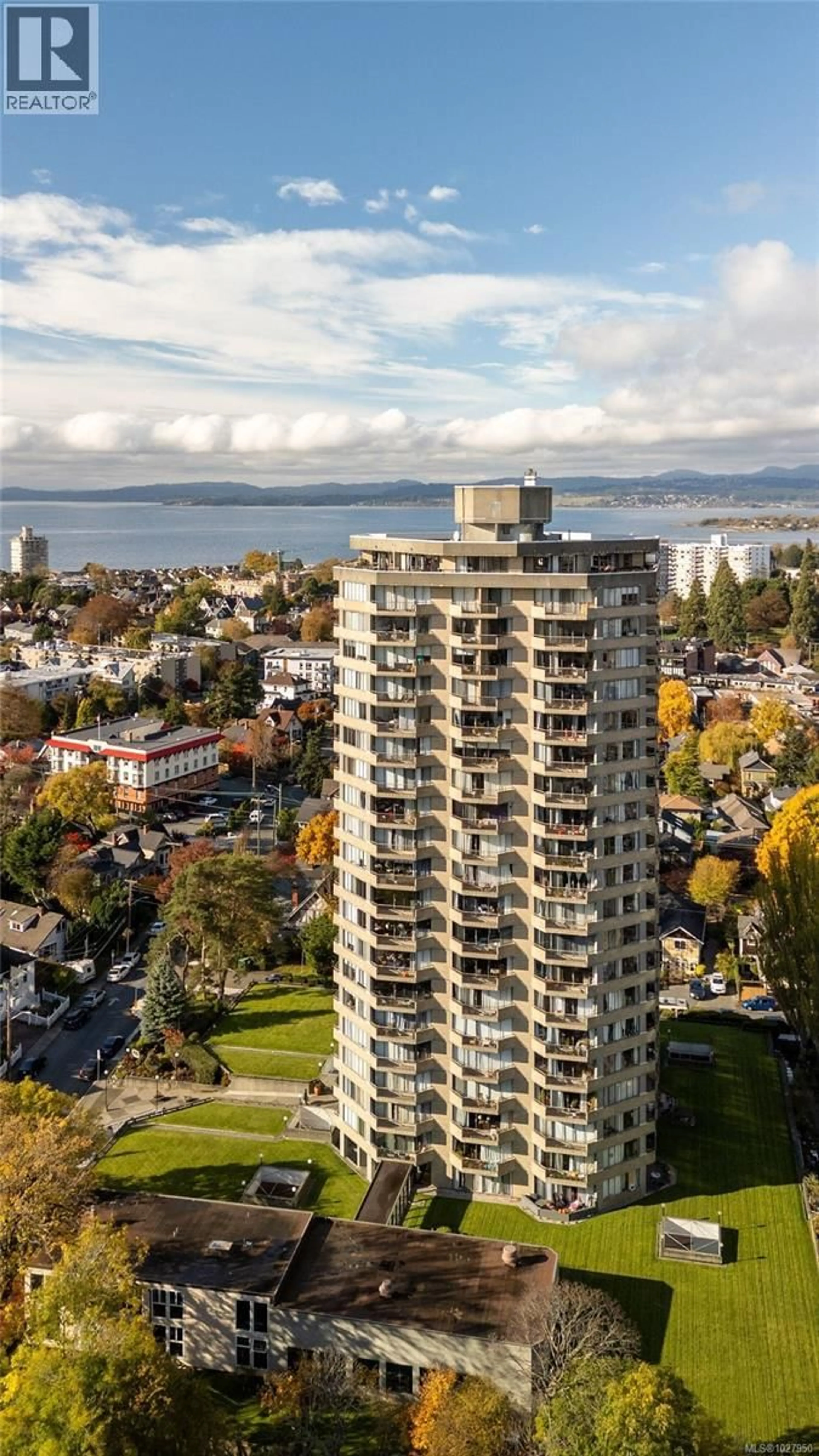 A pic from outside/outdoor area/front of a property/back of a property/a pic from drone, city buildings view from balcony for 1407 - 620 TORONTO STREET, Victoria British Columbia V8V1P7