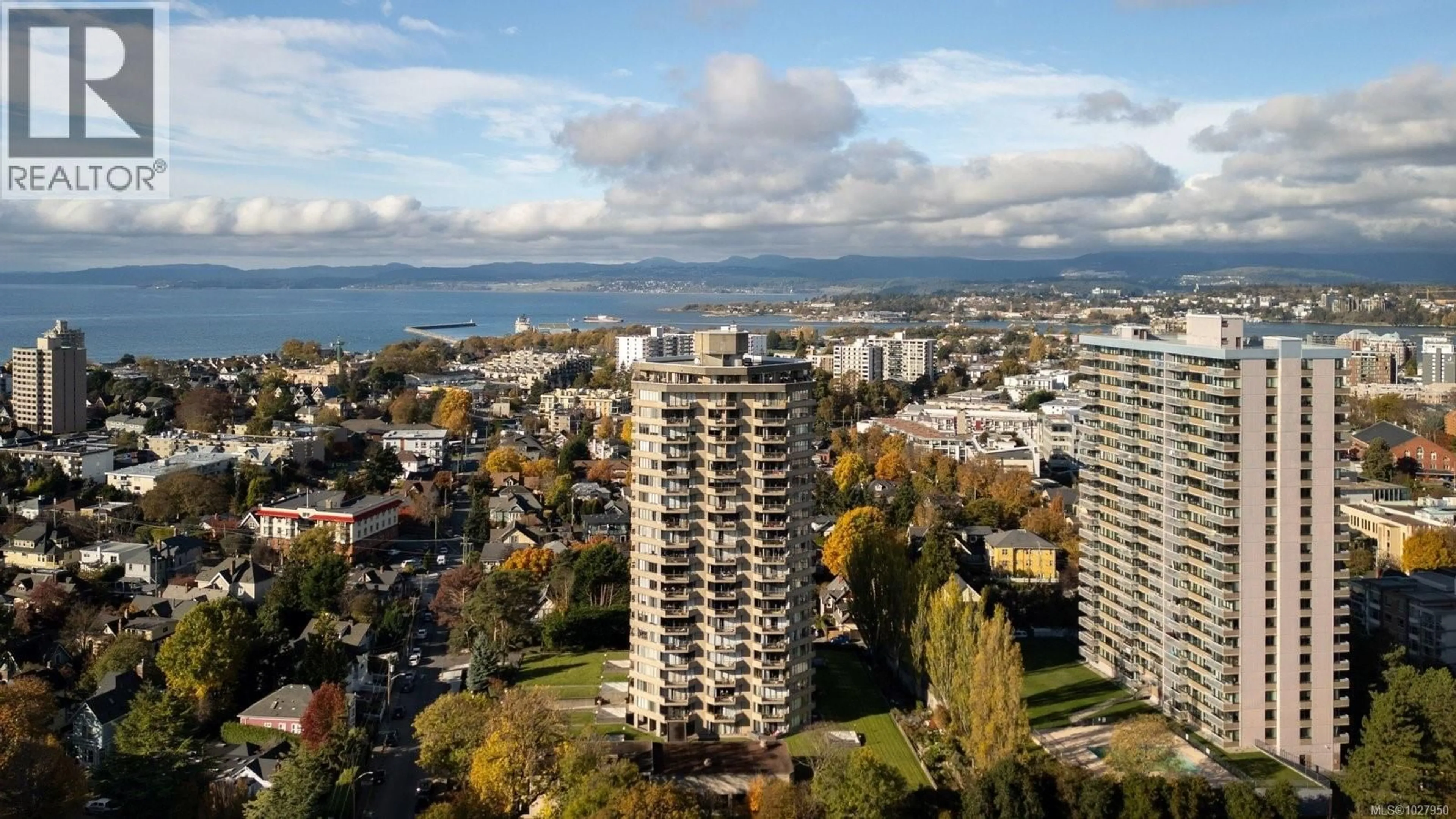 A pic from outside/outdoor area/front of a property/back of a property/a pic from drone, city buildings view from balcony for 1407 - 620 TORONTO STREET, Victoria British Columbia V8V1P7