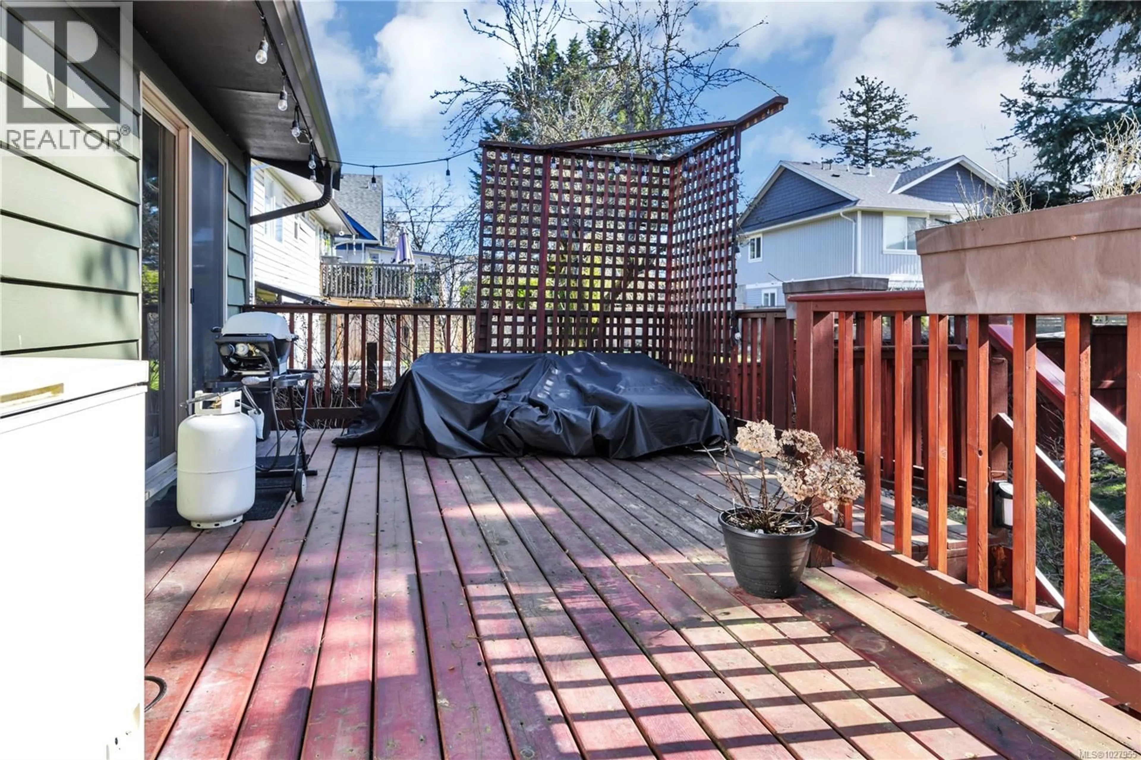 Patio, street for 417 8TH STREET, Nanaimo British Columbia V9R1B3