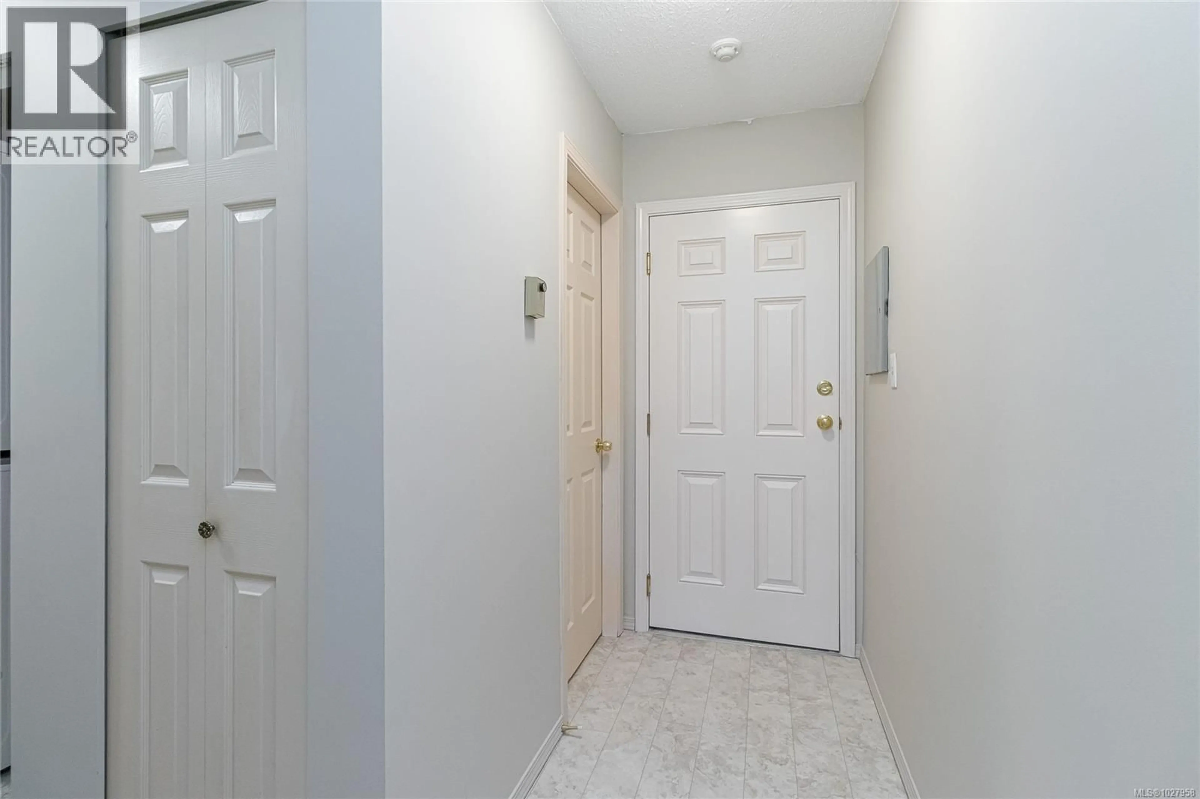 Indoor entryway for 201 - 1270 JOHNSON STREET, Victoria British Columbia V8V3P1