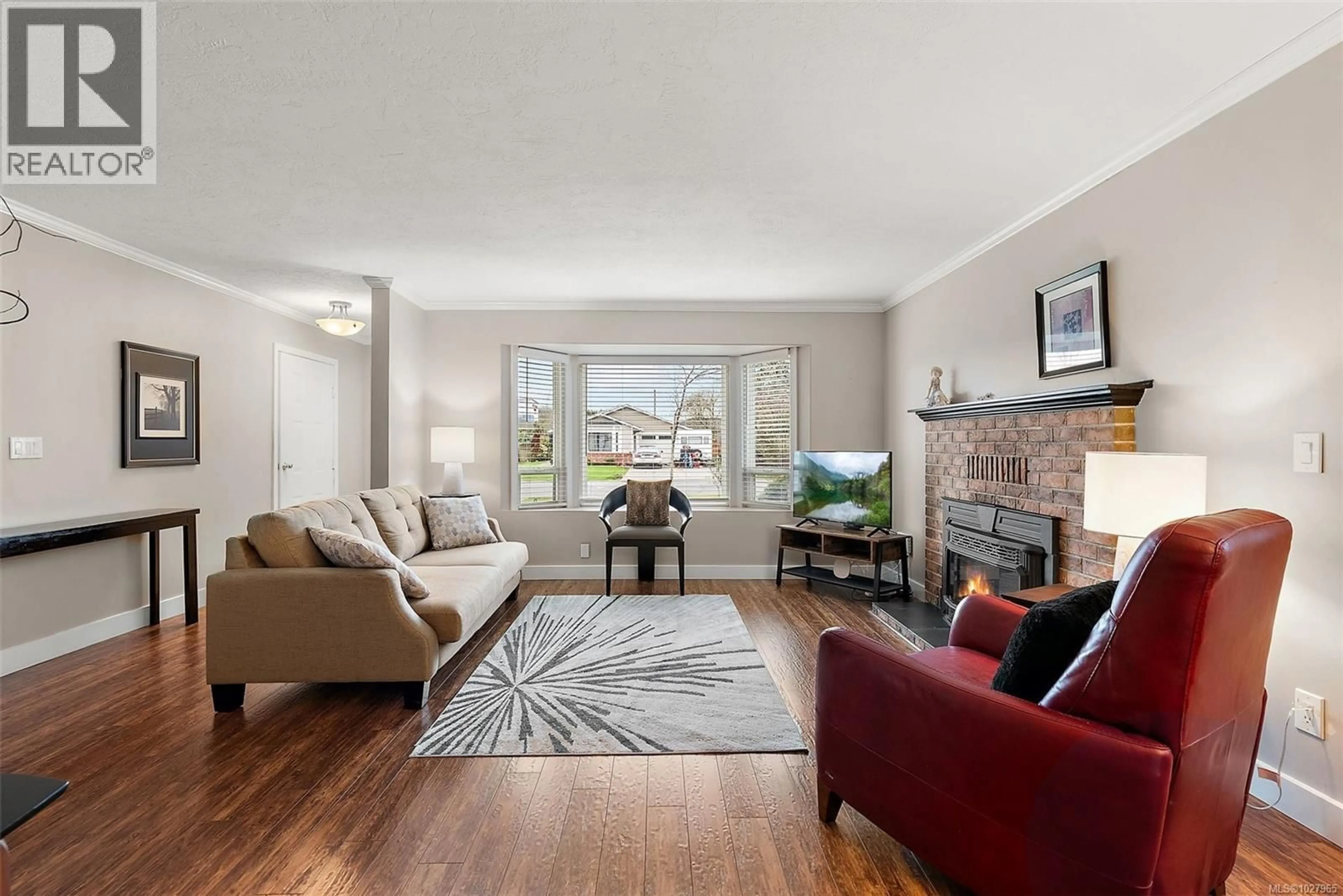 Living room with furniture, unknown for 2154 JAHN PLACE, Sidney British Columbia V8L5C1