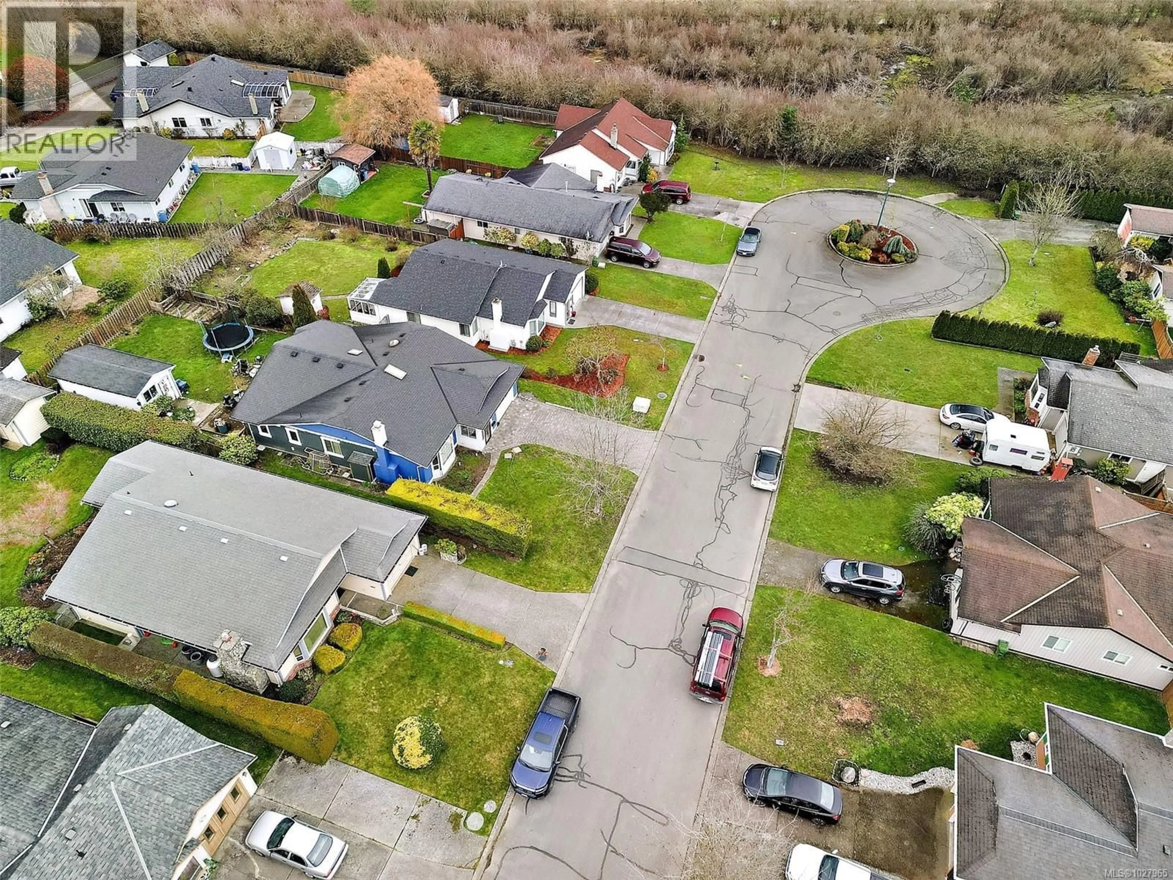 A pic from outside/outdoor area/front of a property/back of a property/a pic from drone, street for 2154 JAHN PLACE, Sidney British Columbia V8L5C1