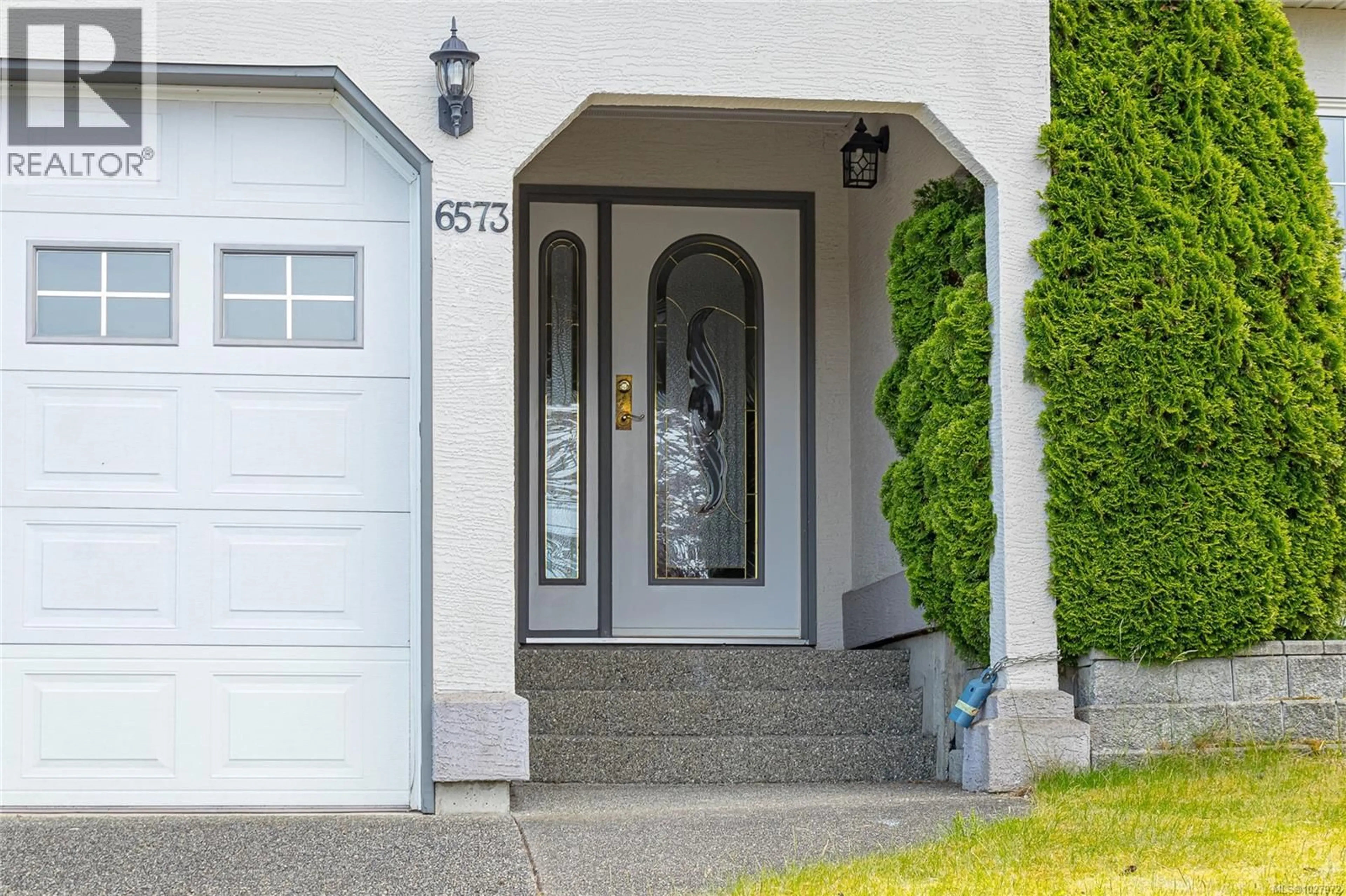 Indoor entryway for 6573 PELICAN WAY, Nanaimo British Columbia V9V1P9