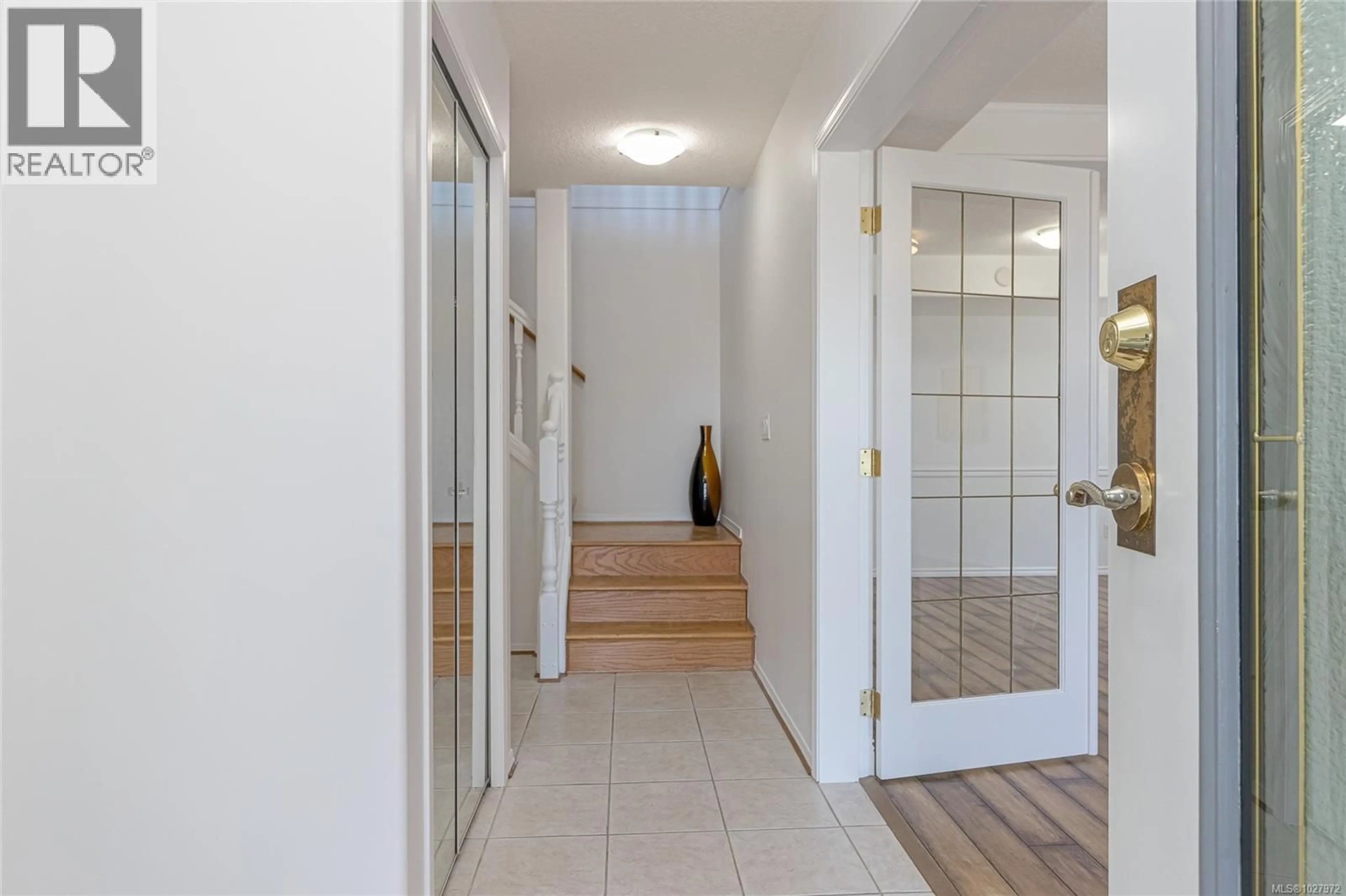 Indoor entryway for 6573 PELICAN WAY, Nanaimo British Columbia V9V1P9