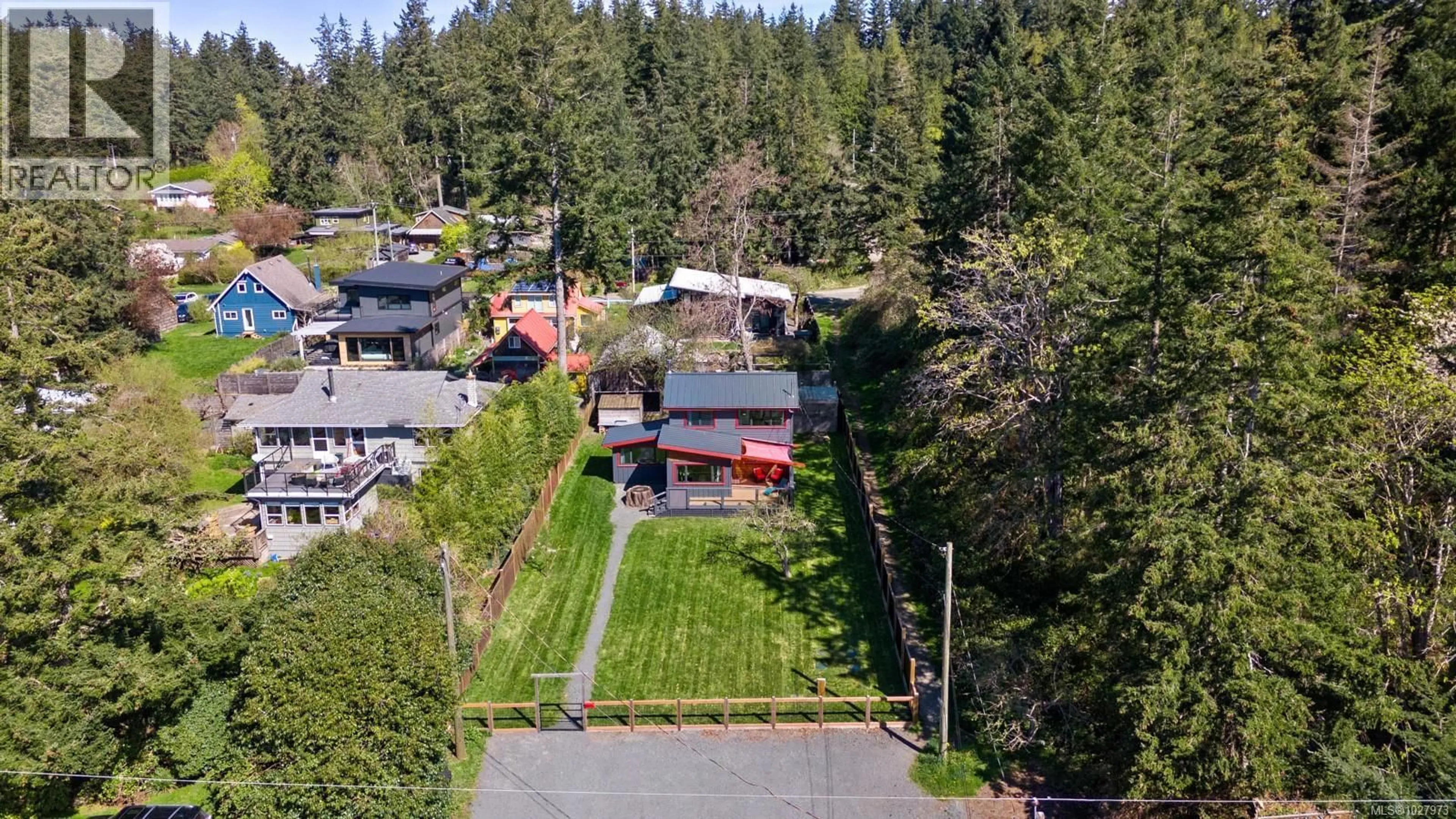 A pic from outside/outdoor area/front of a property/back of a property/a pic from drone, street for 1304 MIDDEN ROAD, Comox British Columbia V9M2R6