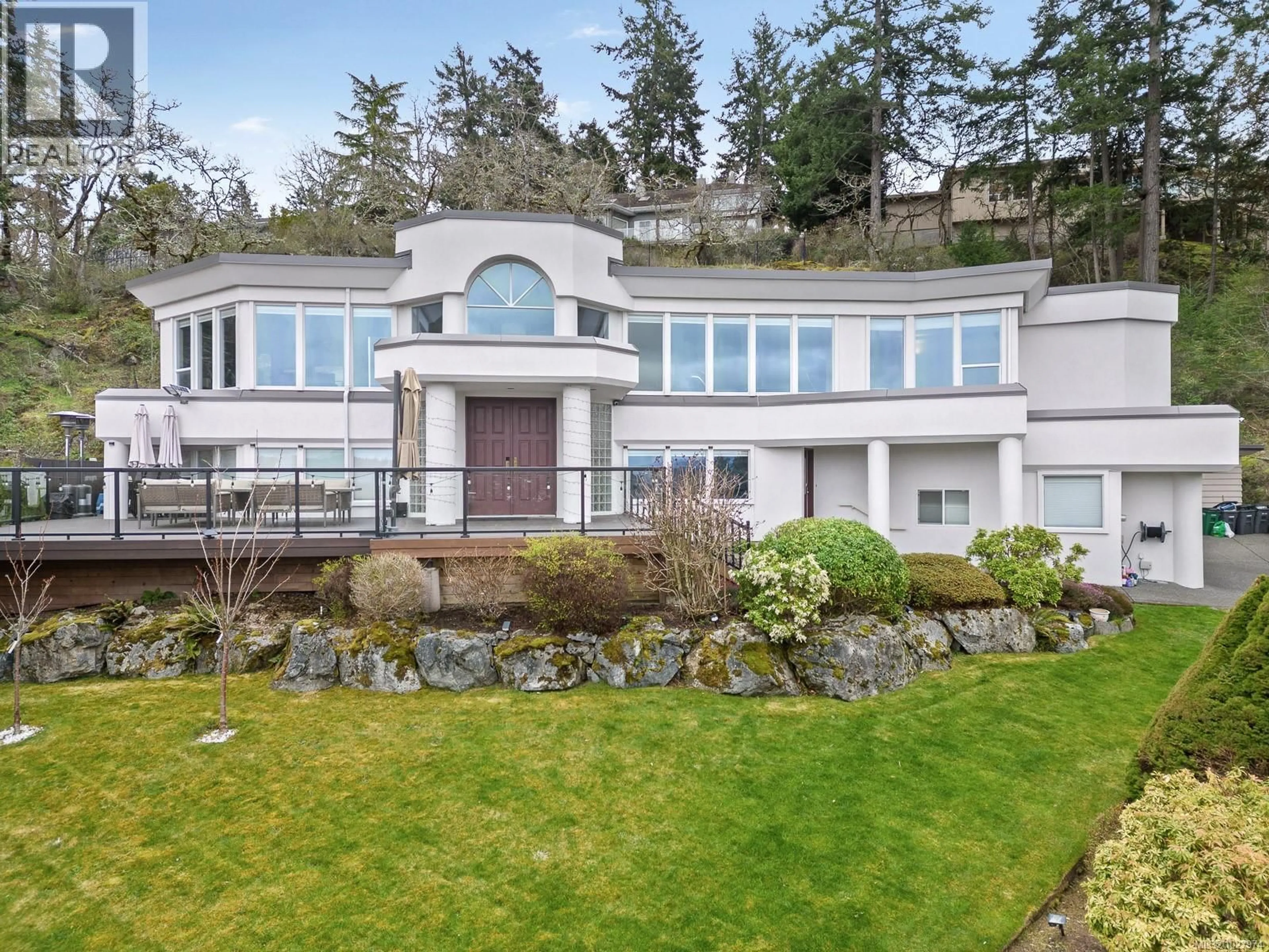 A pic from outside/outdoor area/front of a property/back of a property/a pic from drone, water/lake/river/ocean view for 1087 TOTEMWOOD LANE, Saanich British Columbia V8X5E3