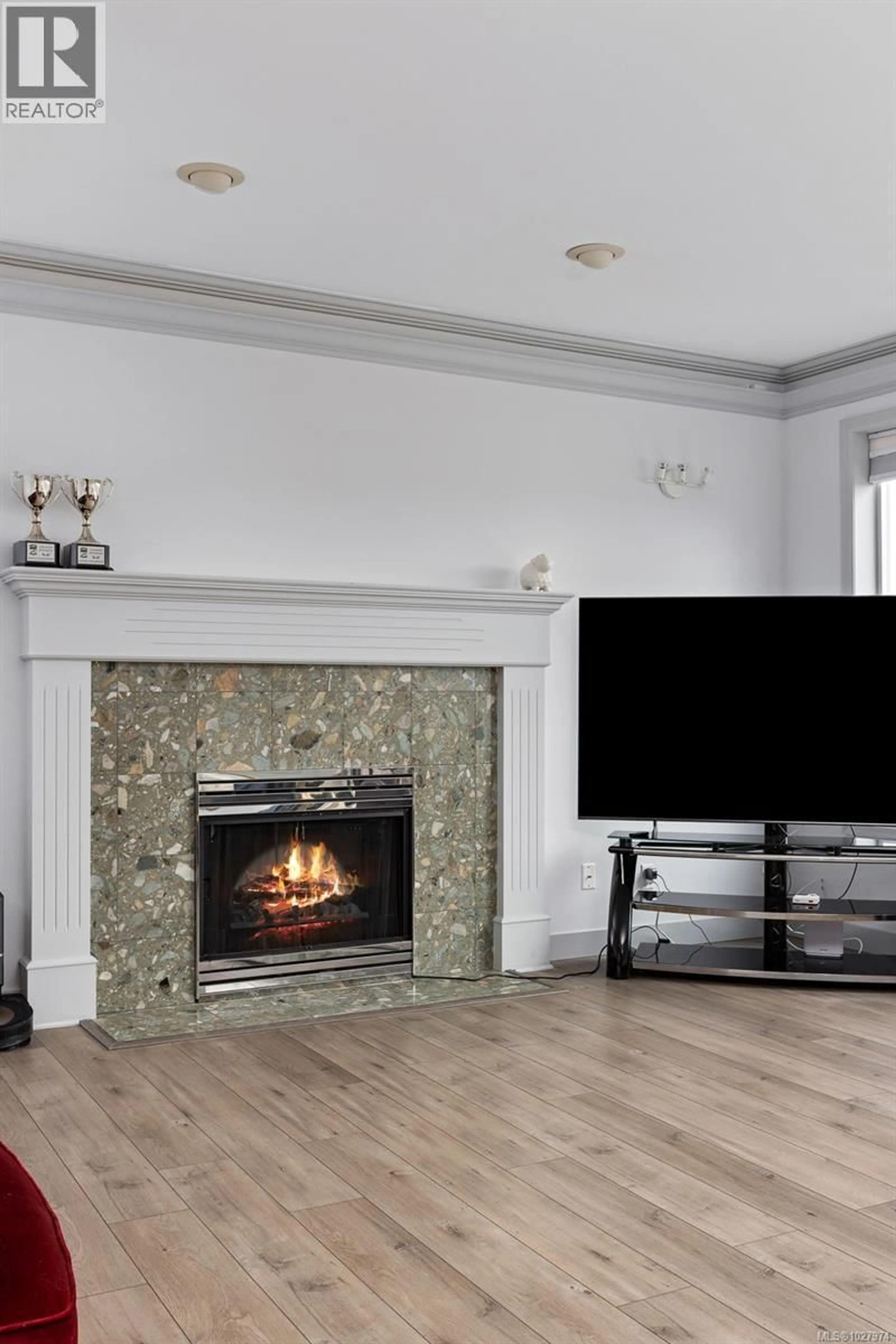 Unknown for 1087 TOTEMWOOD LANE, Saanich British Columbia V8X5E3