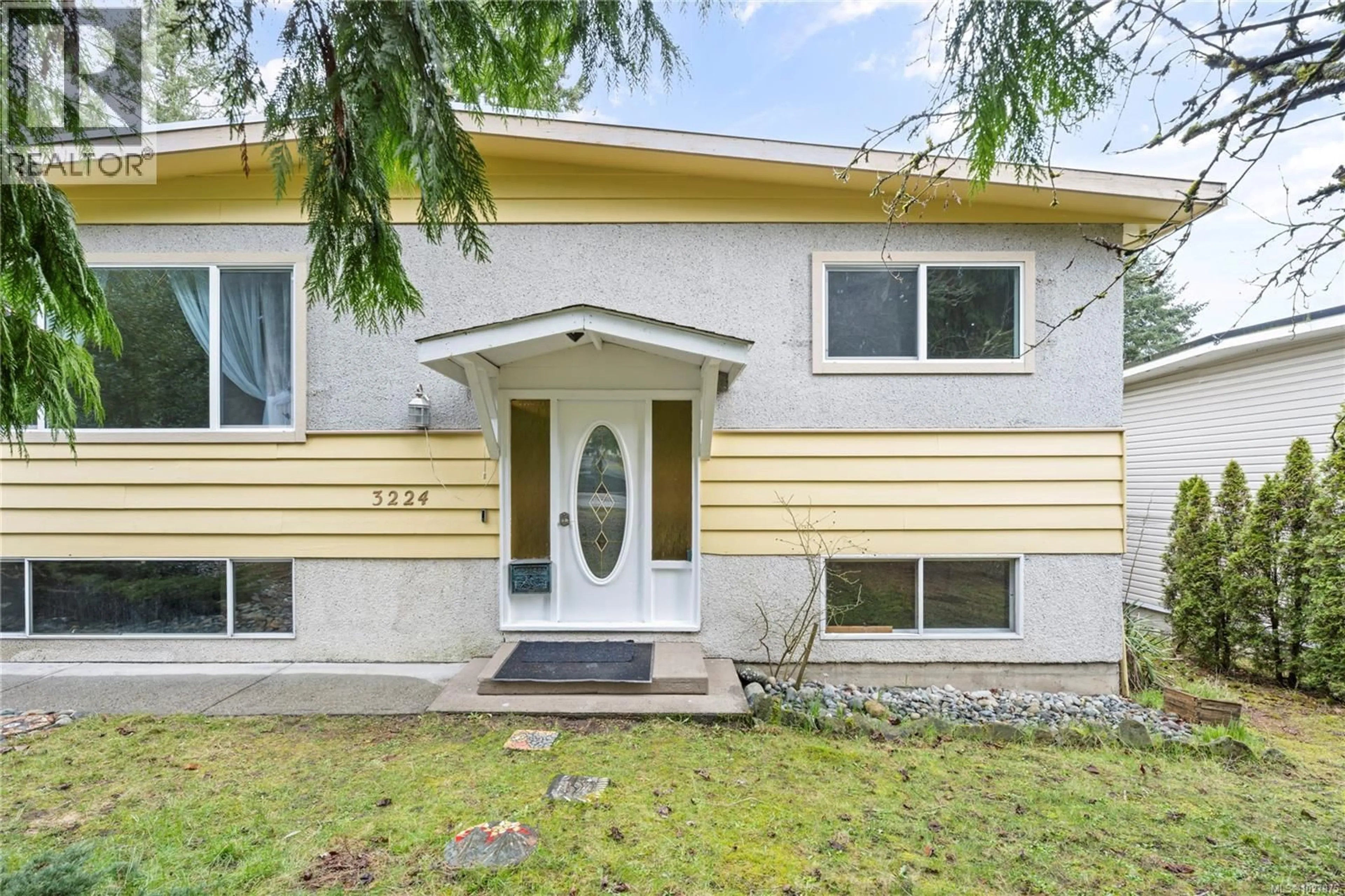 Home with vinyl exterior material, street for 3224 UPLANDS DRIVE, Nanaimo British Columbia V9T2T1