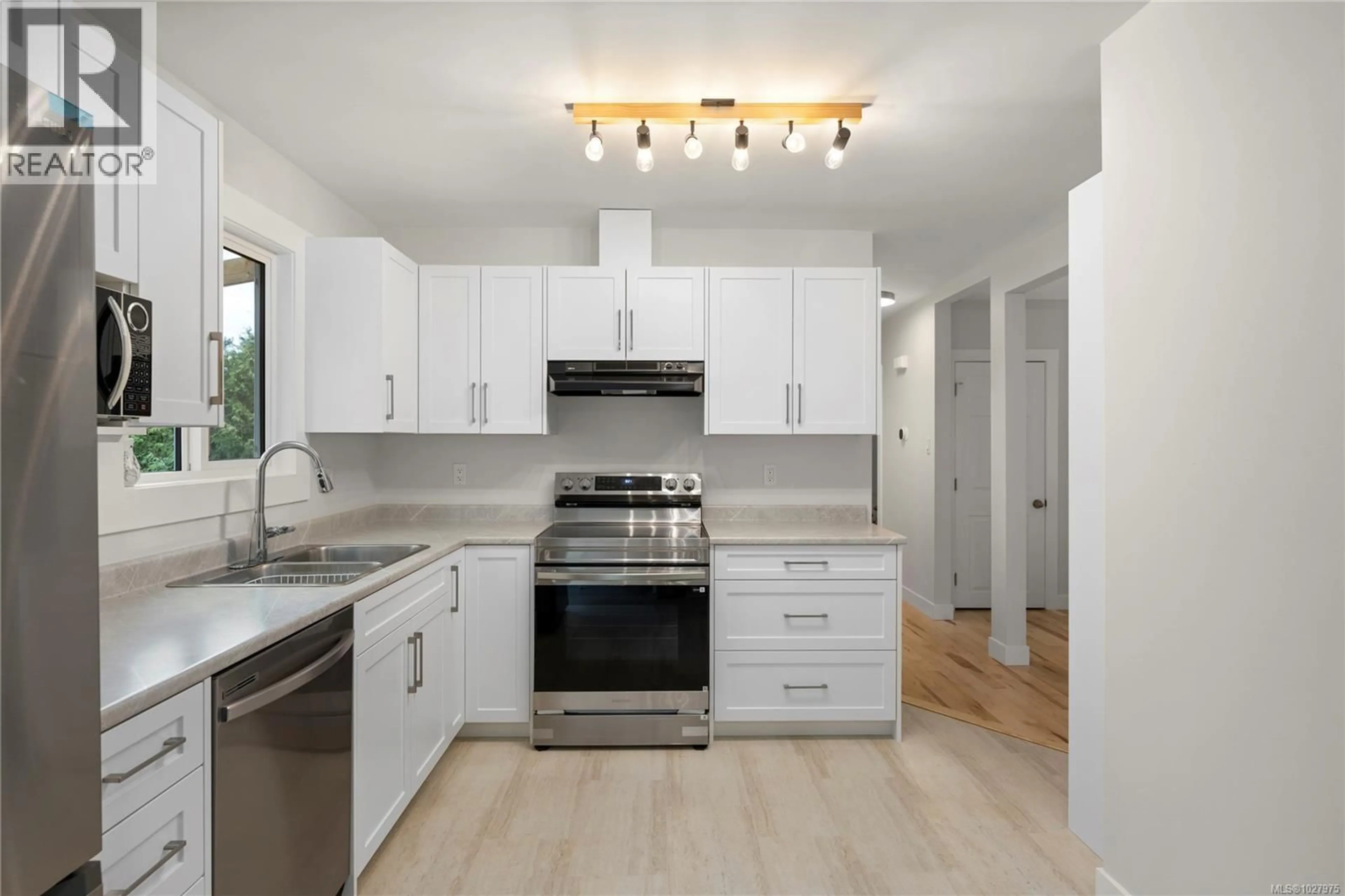 Open concept kitchen, unknown for 3224 UPLANDS DRIVE, Nanaimo British Columbia V9T2T1