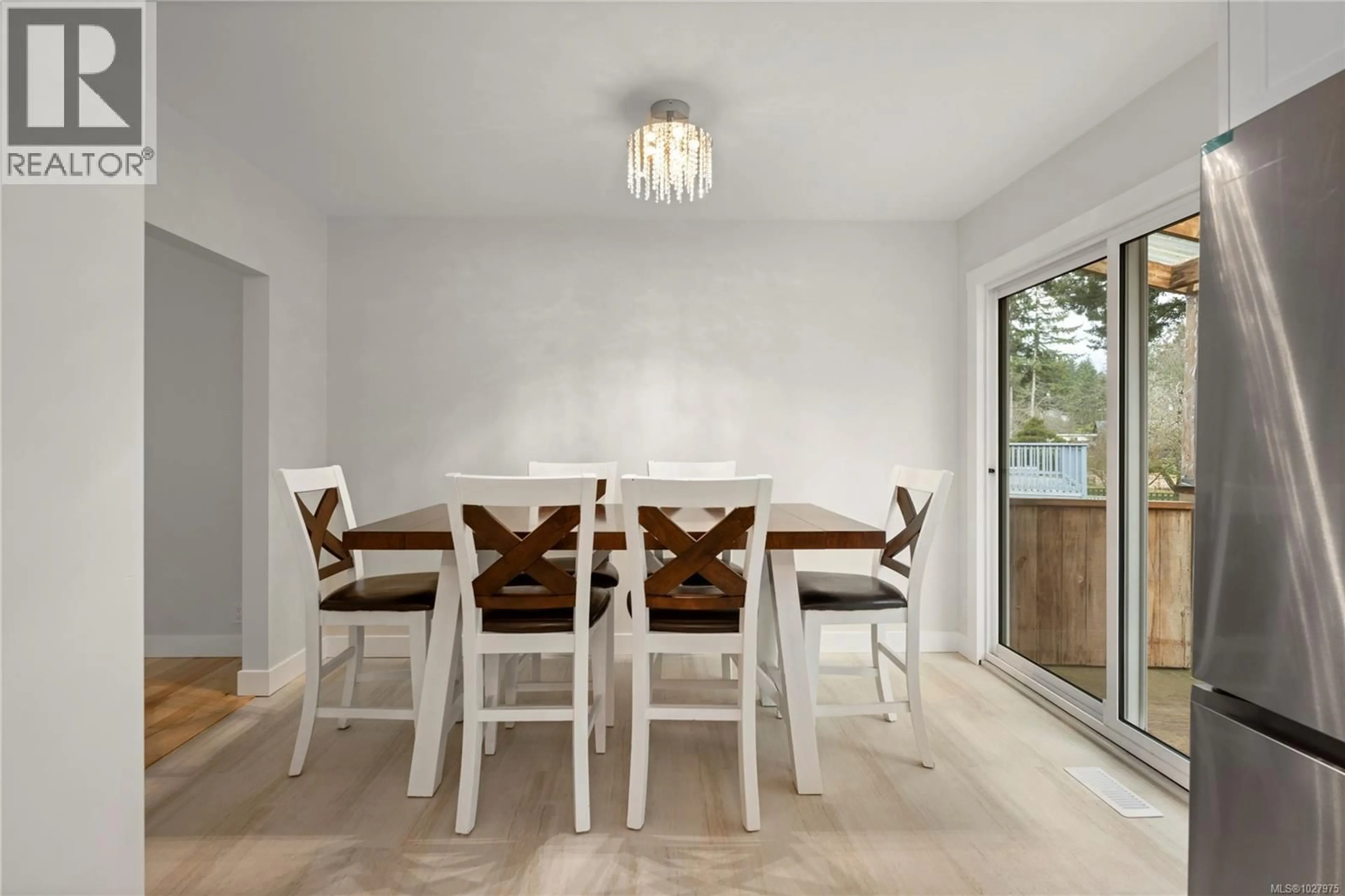 Dining room, wood/laminate floor for 3224 UPLANDS DRIVE, Nanaimo British Columbia V9T2T1