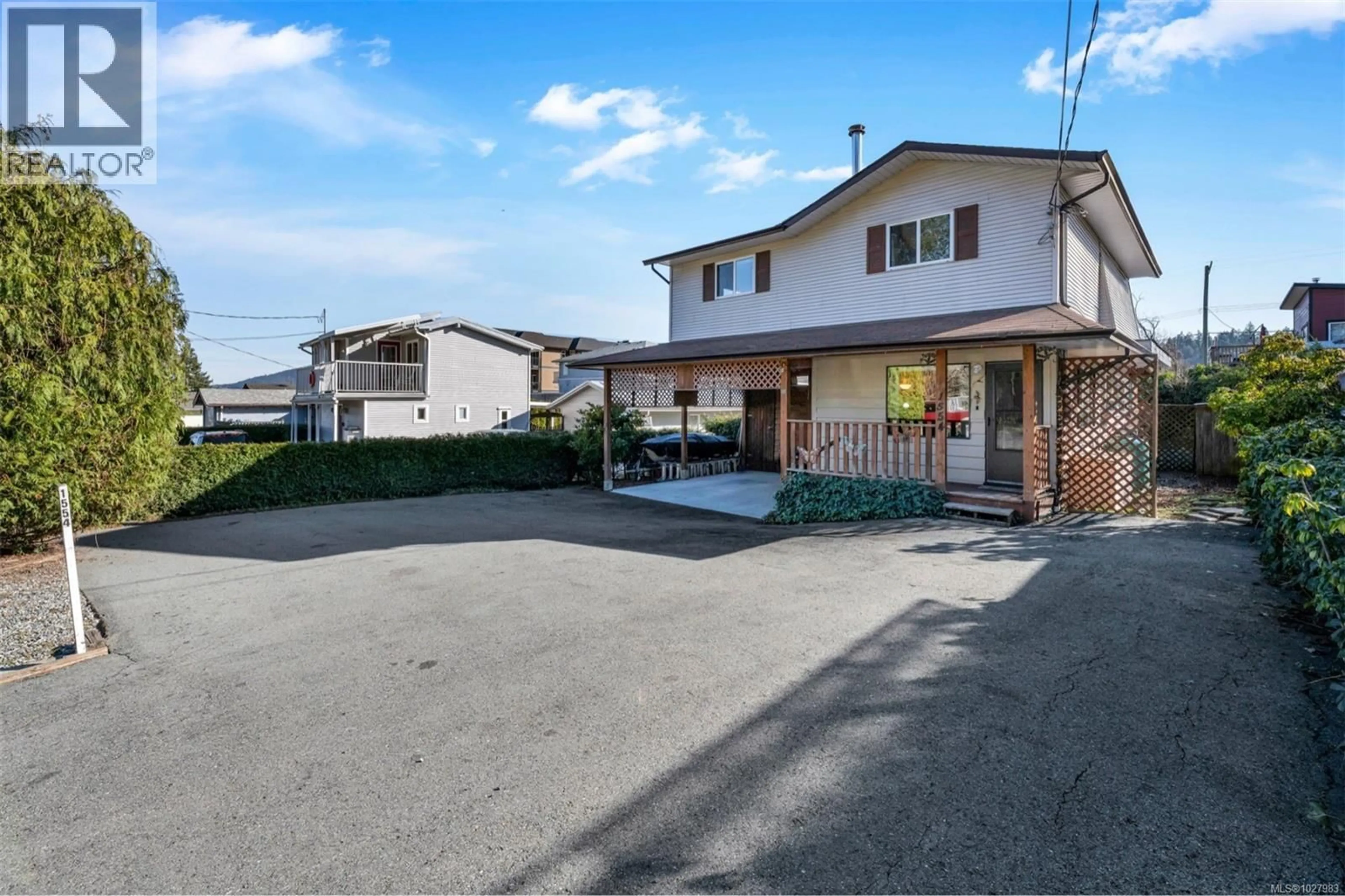 A pic from outside/outdoor area/front of a property/back of a property/a pic from drone, street for 1554 CHAPLIN STREET, Crofton British Columbia V9L1R0