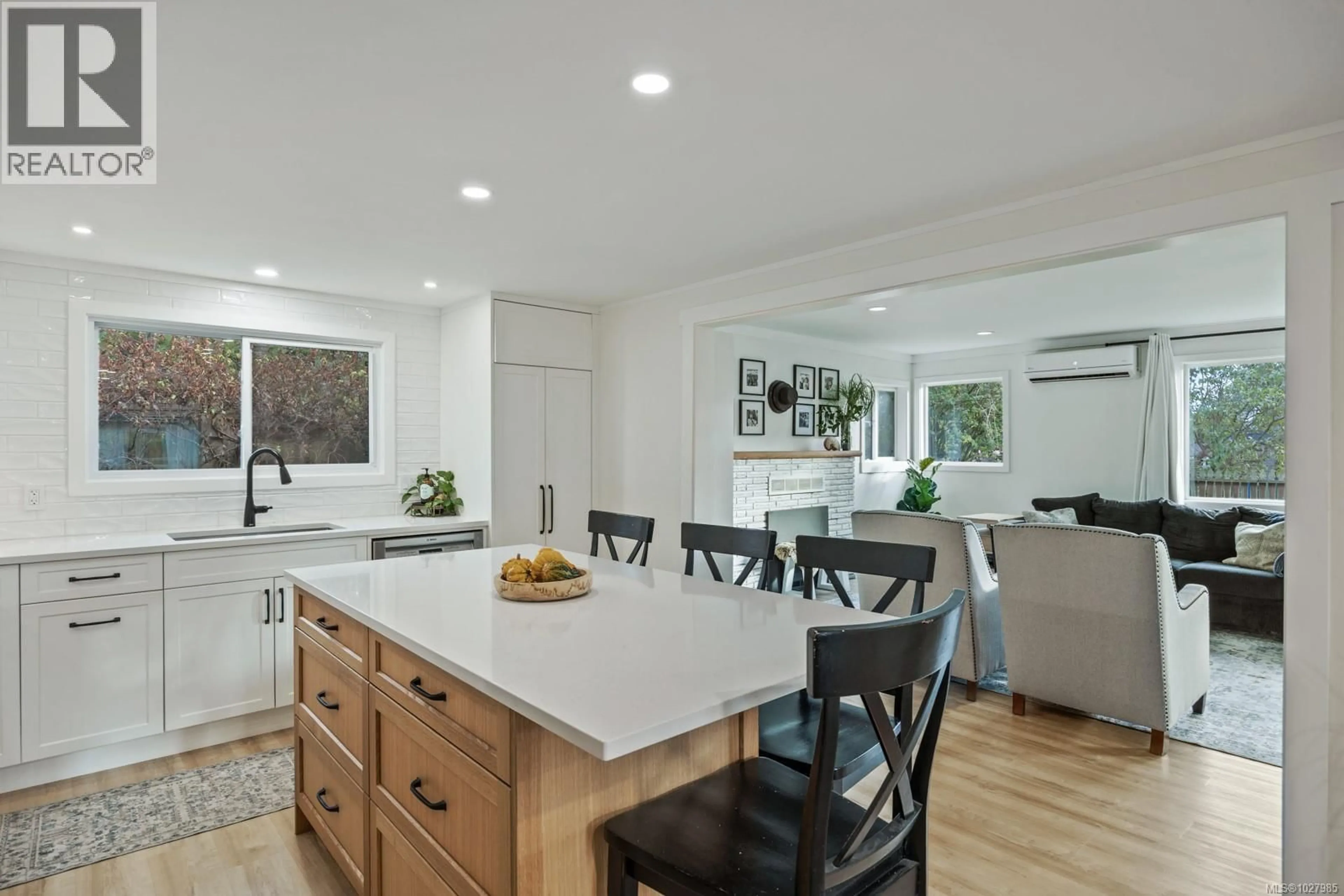 Open concept kitchen, unknown for 1314 DOCLIDDLE ROAD, Comox British Columbia V9M2P9