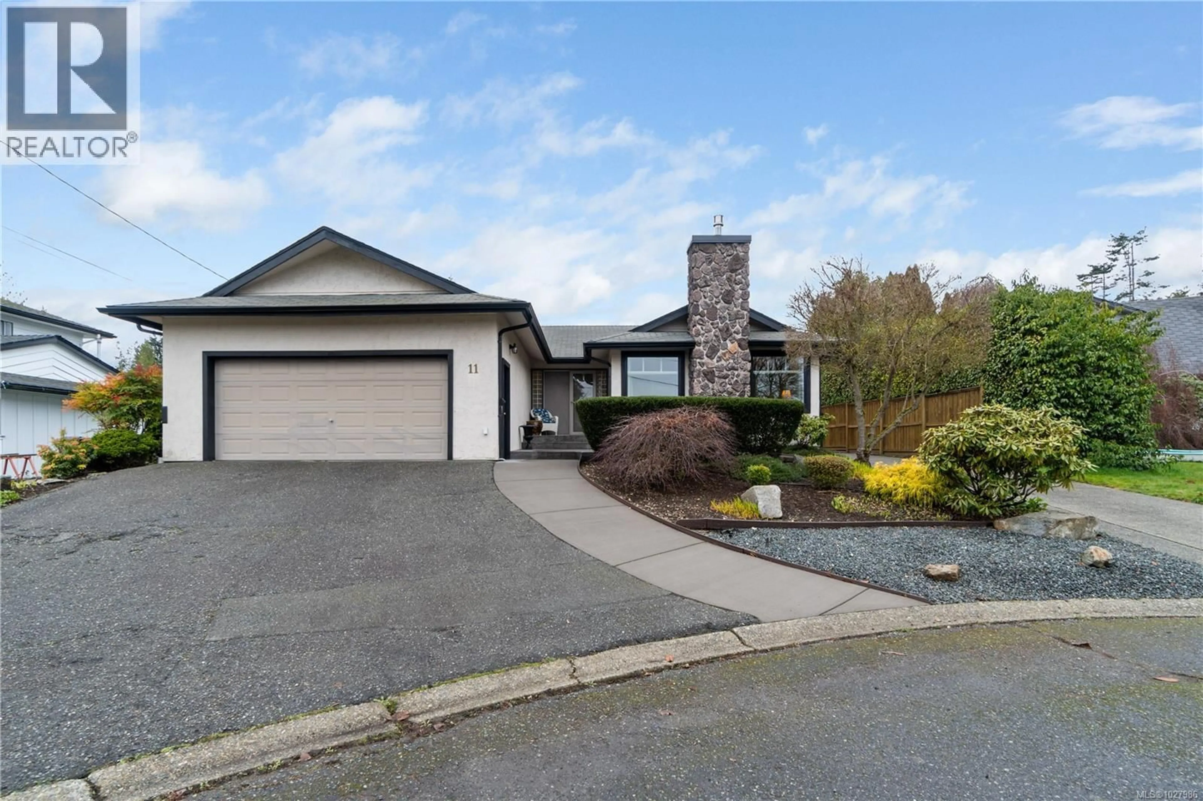 Home with vinyl exterior material, street for 11 SYLVAN CRESCENT, Parksville British Columbia V9P1H1