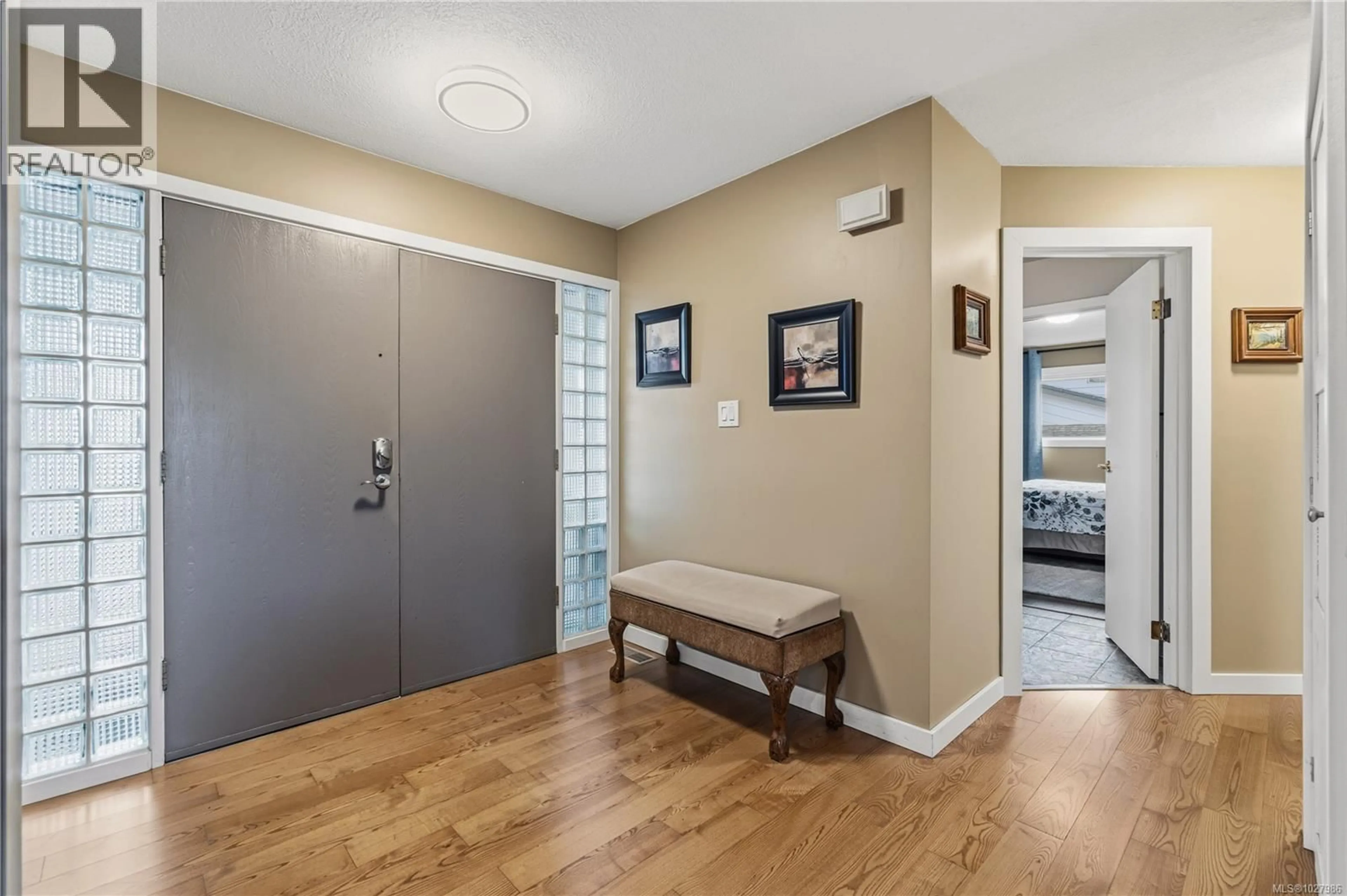 Indoor entryway for 11 SYLVAN CRESCENT, Parksville British Columbia V9P1H1