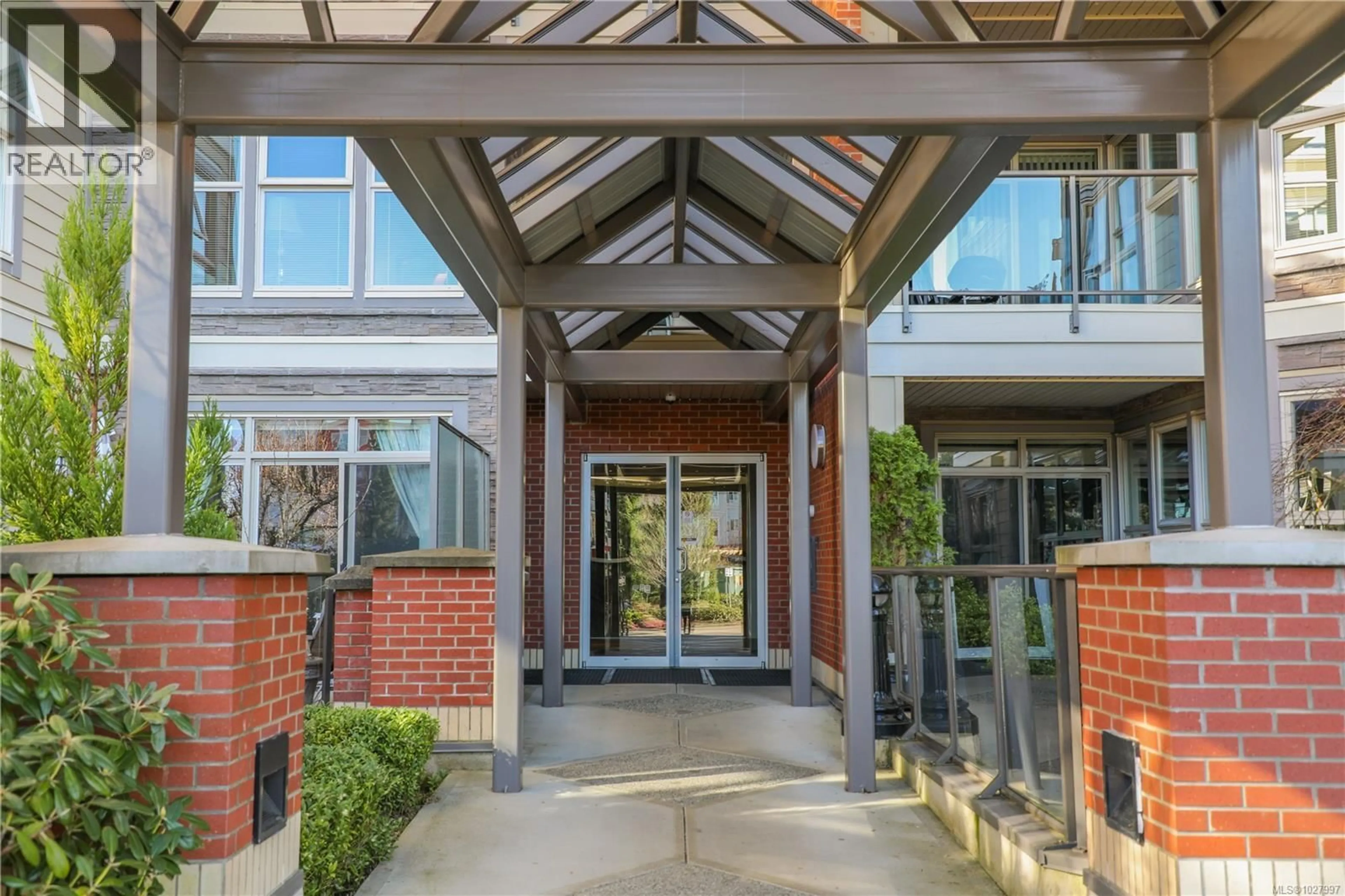 Indoor foyer for 414 - 6310 MCROBB AVENUE, Nanaimo British Columbia V9V1W8