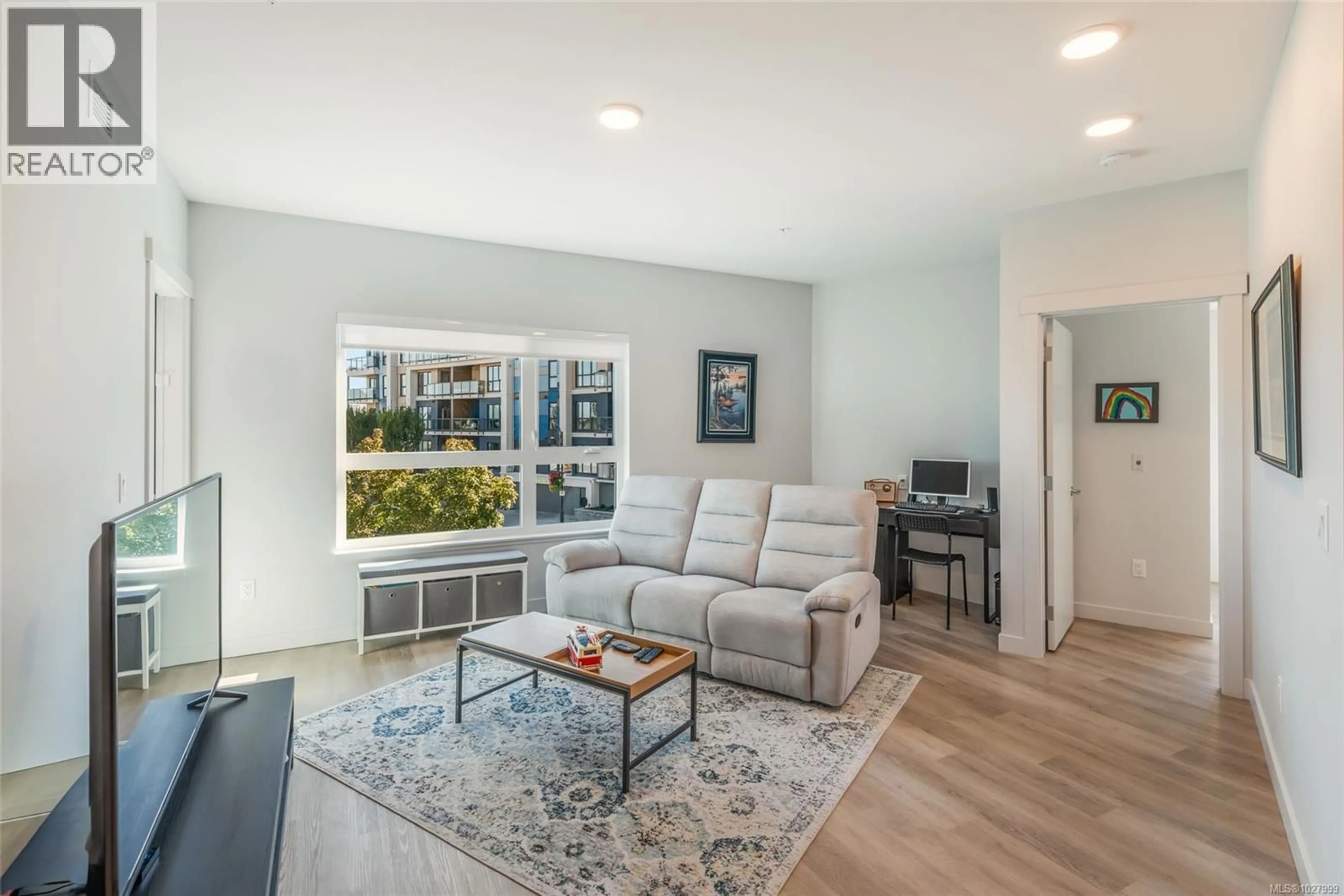 Living room with furniture, unknown for 204 - 164 ALBERNI HIGHWAY, Parksville British Columbia V9P1L9