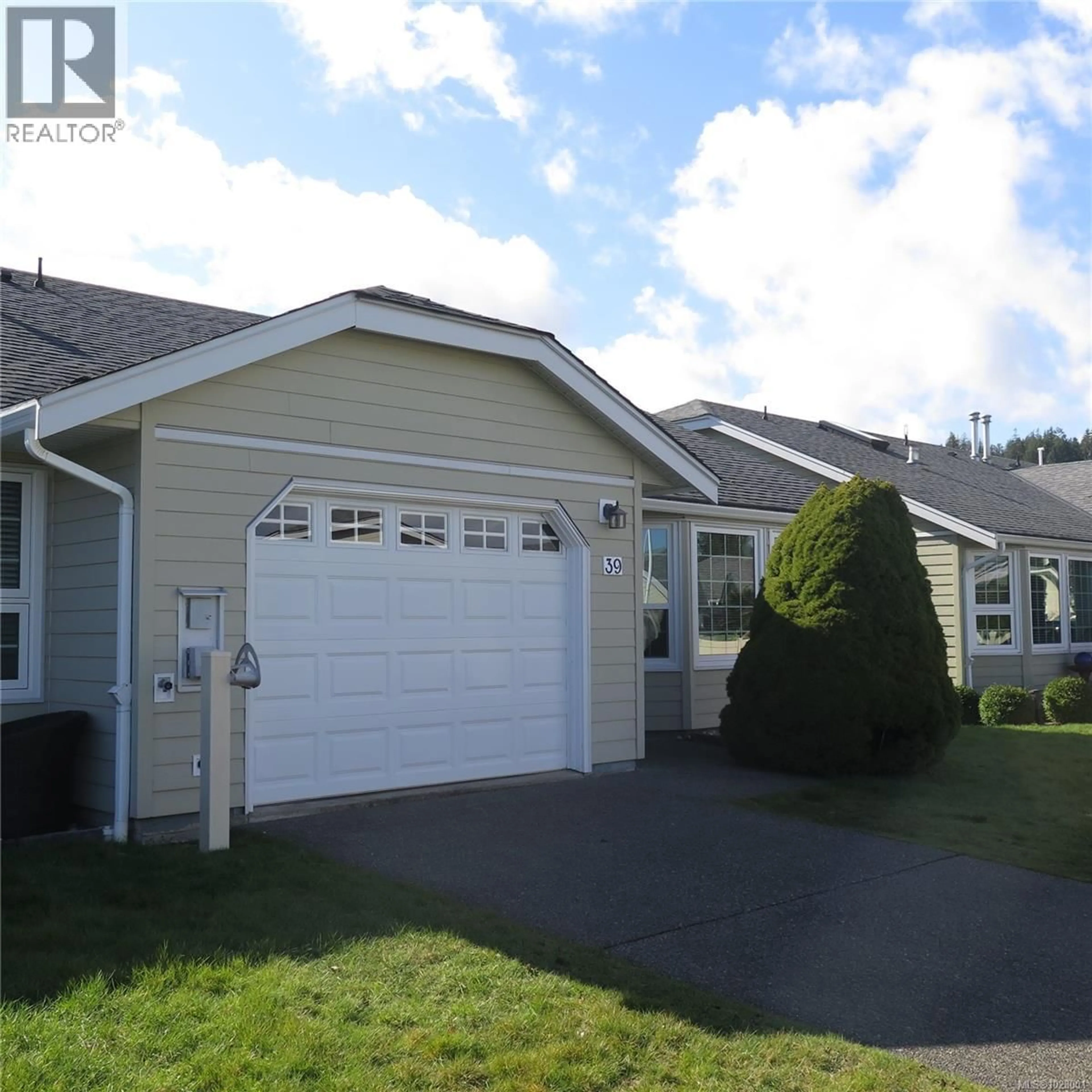Home with vinyl exterior material, street for 39 - 815 DUNSMUIR CRESCENT, Ladysmith British Columbia V9G1R9