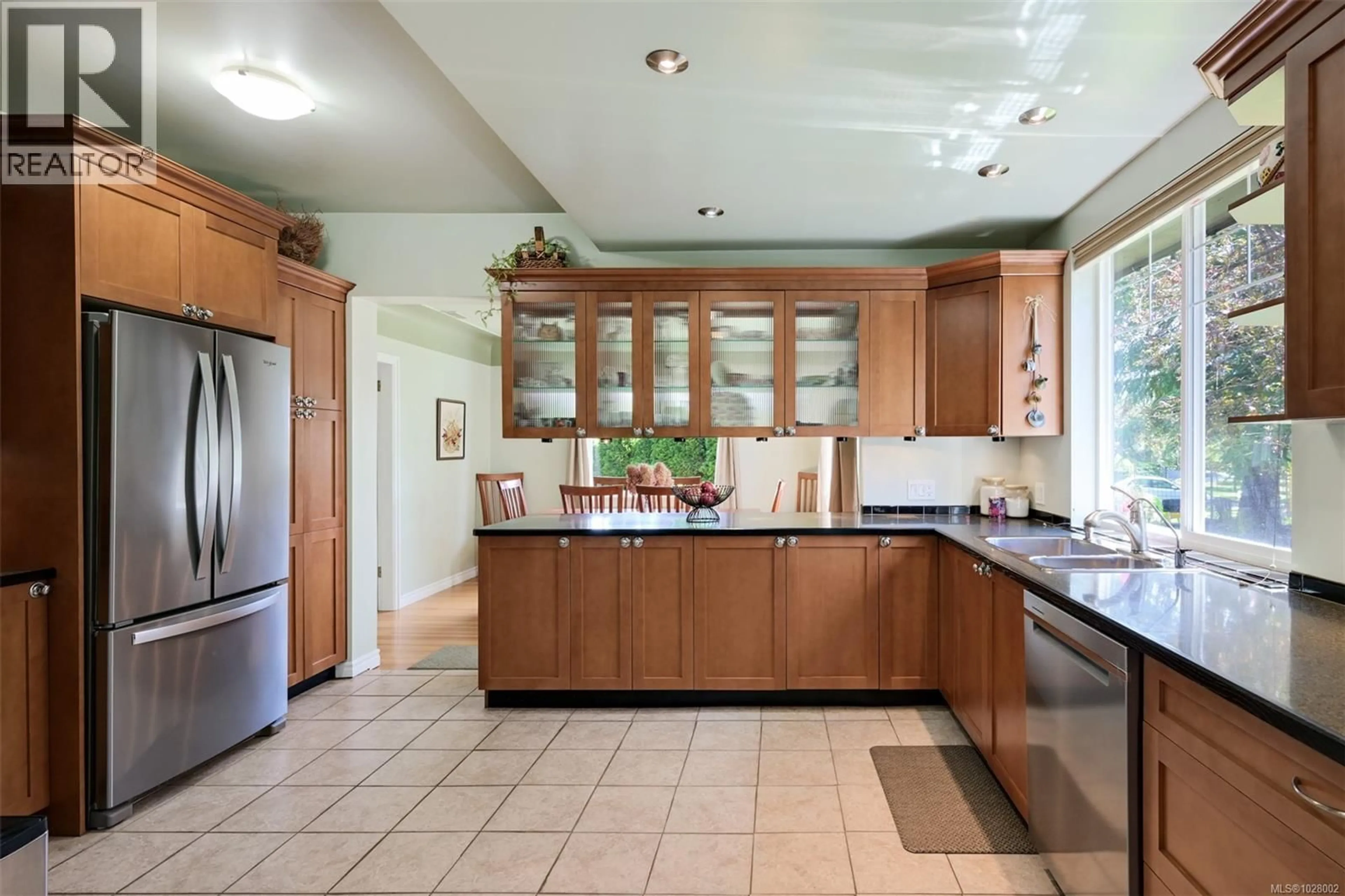 Unknown for 1718 GARNET ROAD, Saanich British Columbia V8P3C8