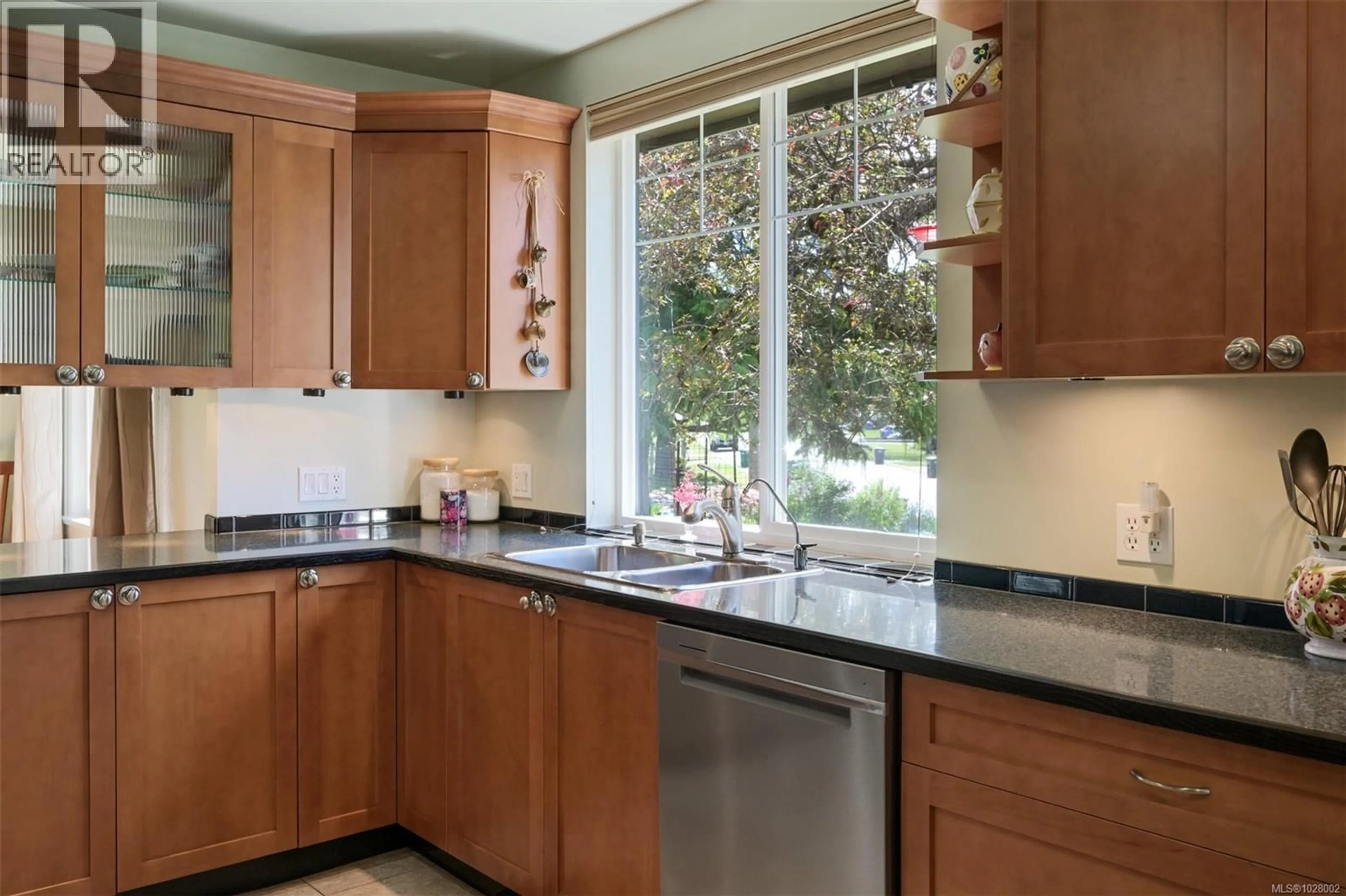 Unknown for 1718 GARNET ROAD, Saanich British Columbia V8P3C8