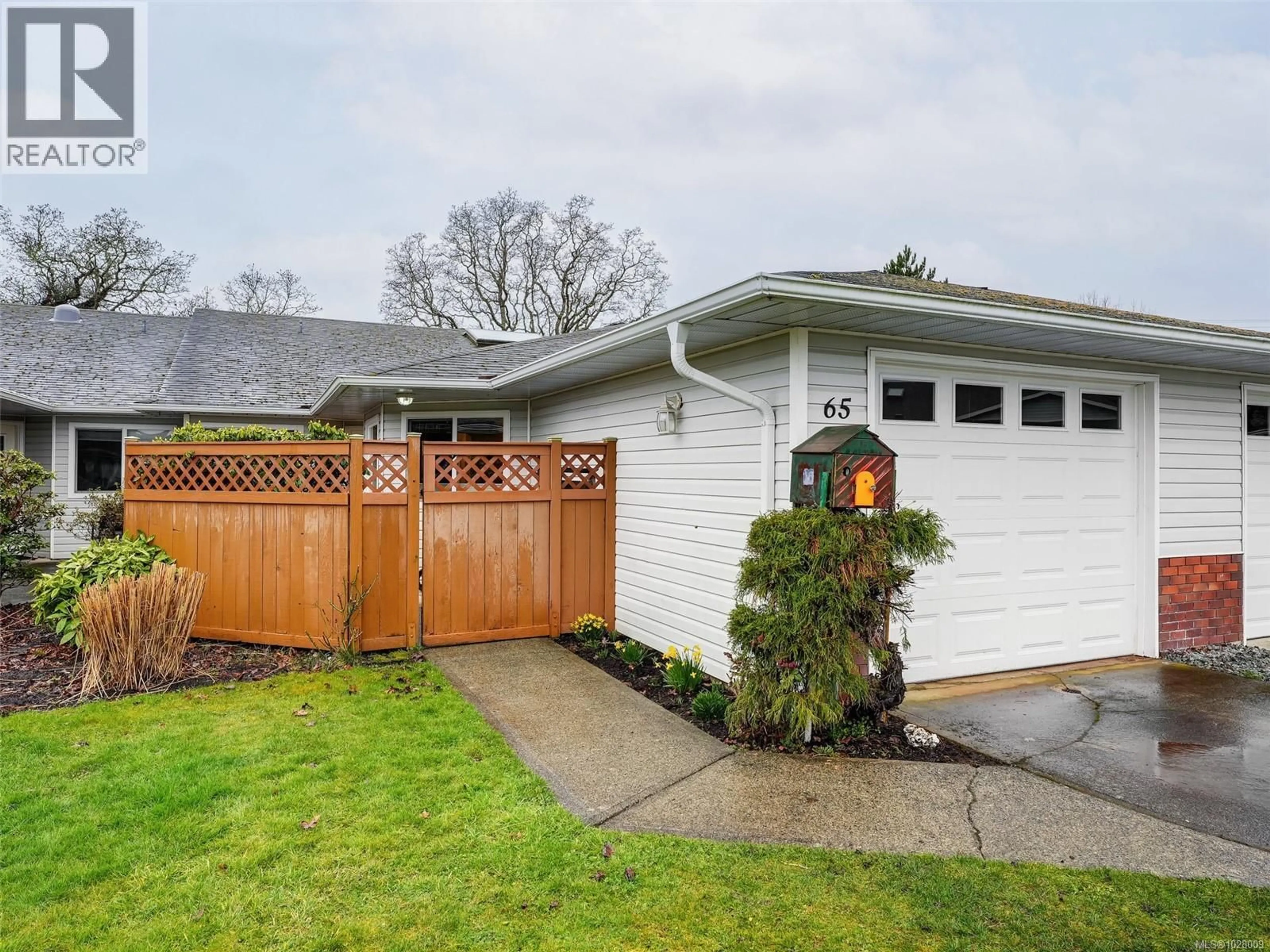Home with vinyl exterior material, street for 65 - 4125 INTERURBAN ROAD, Saanich British Columbia V8Z4W8