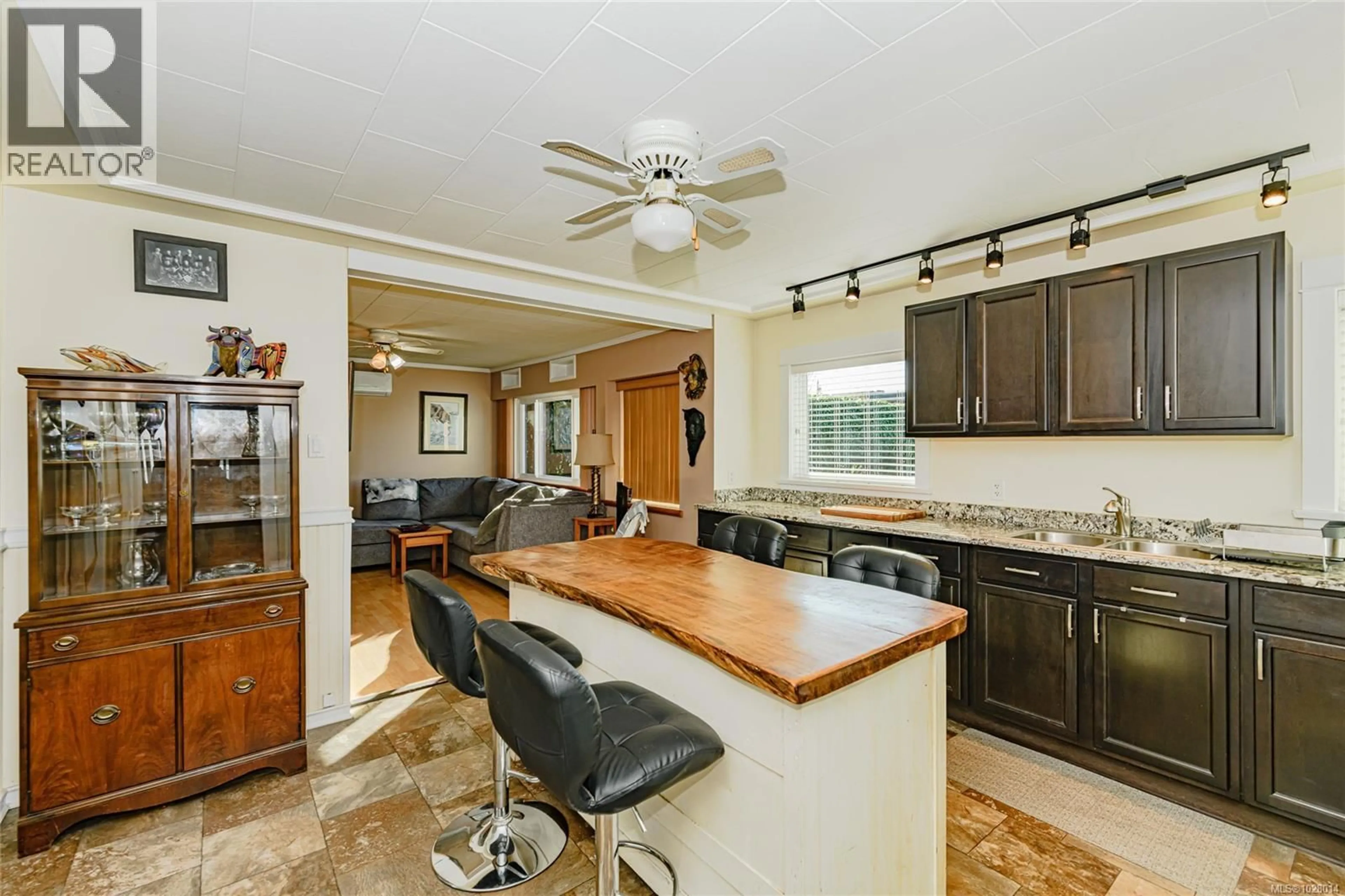 Open concept kitchen, ceramic/tile floor for 460 BUNDOCK AVENUE, Duncan British Columbia V9L3P4