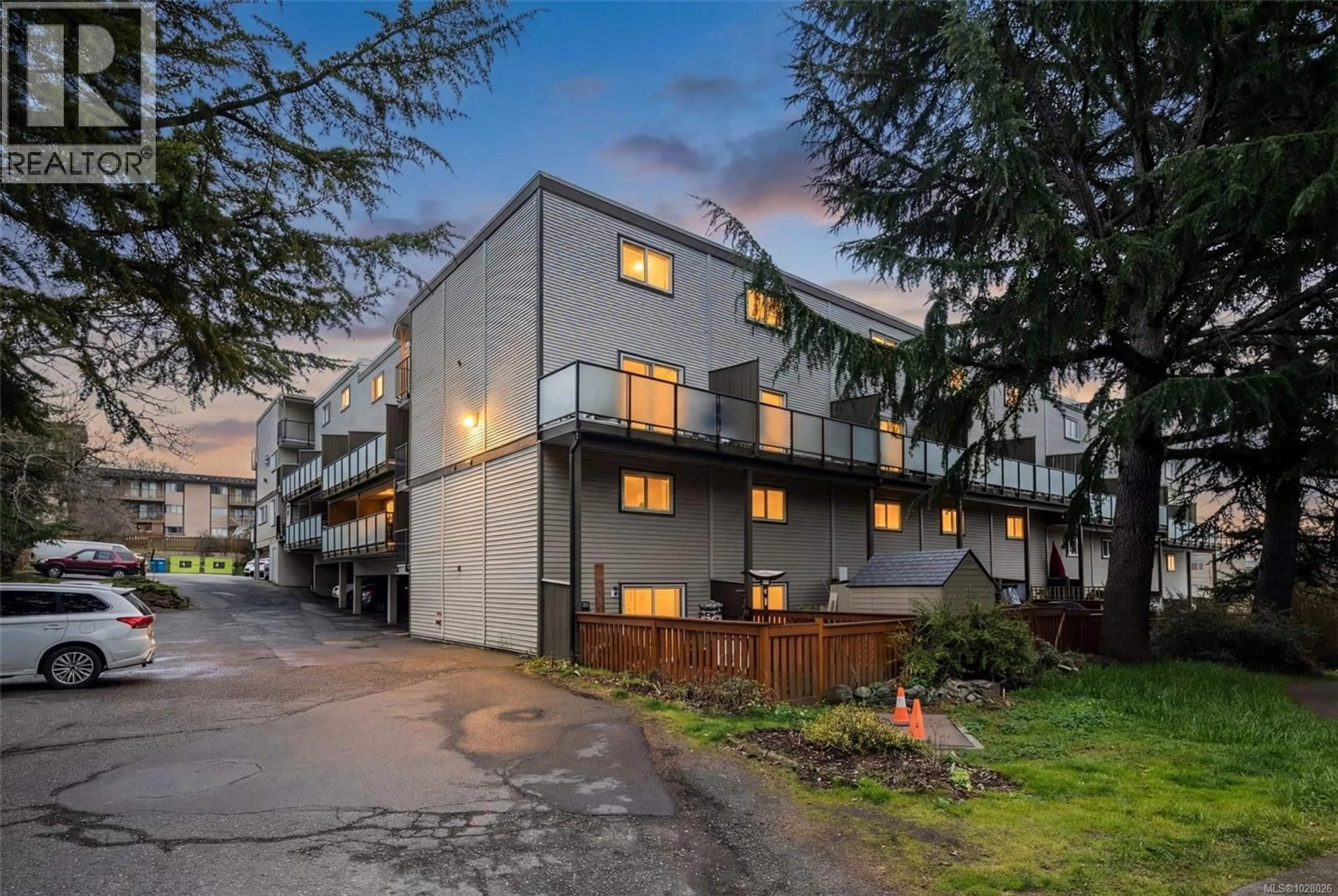 A pic from outside/outdoor area/front of a property/back of a property/a pic from drone, unknown for 207 - 991 CLOVERDALE AVENUE, Saanich British Columbia V8X2T5