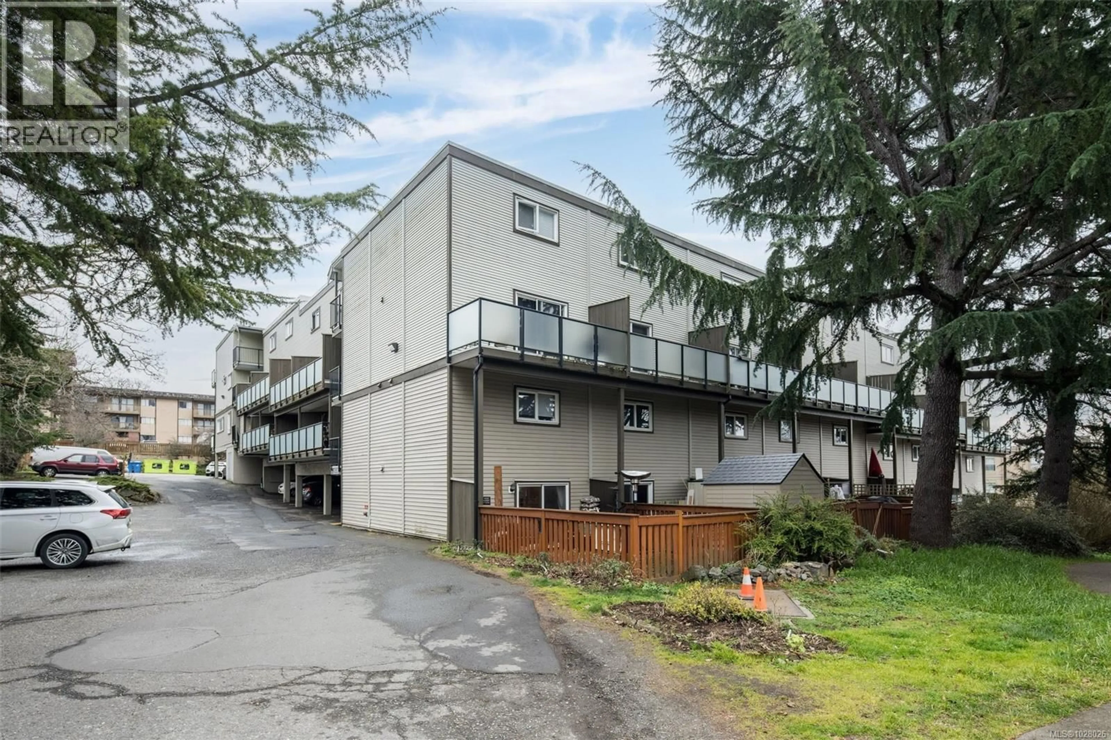 Unknown for 207 - 991 CLOVERDALE AVENUE, Saanich British Columbia V8X2T5